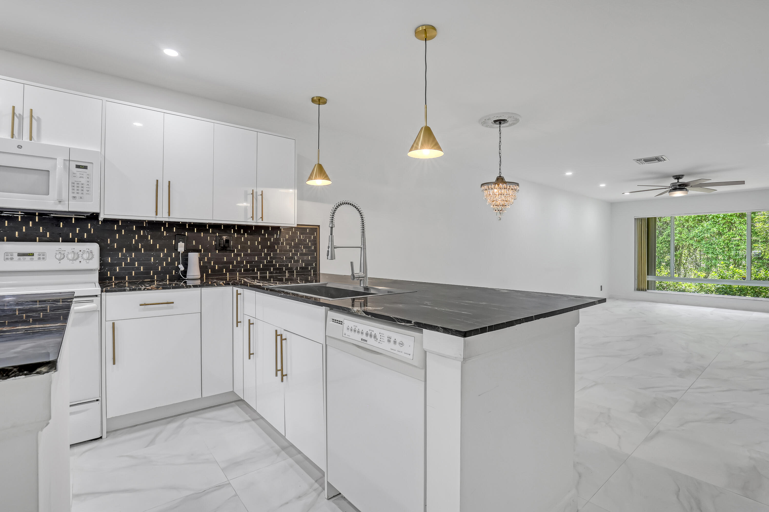 13233 Lucinda Palm Court B — photo