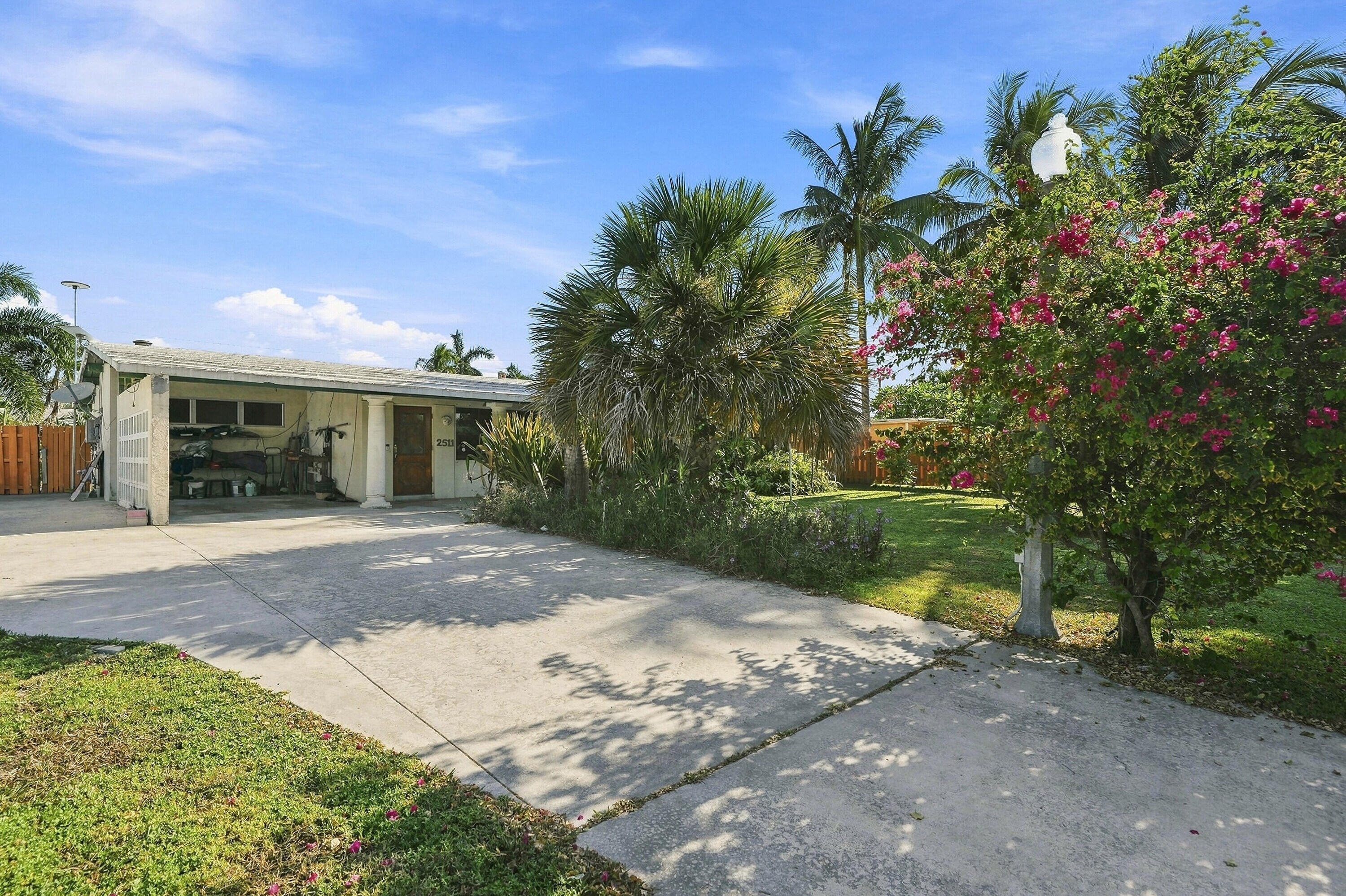 2511 NE 12th Court — photo