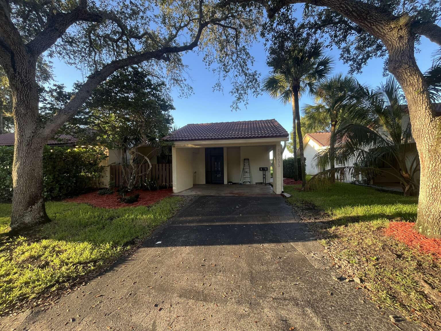16233 Laurel Drive 17 — photo