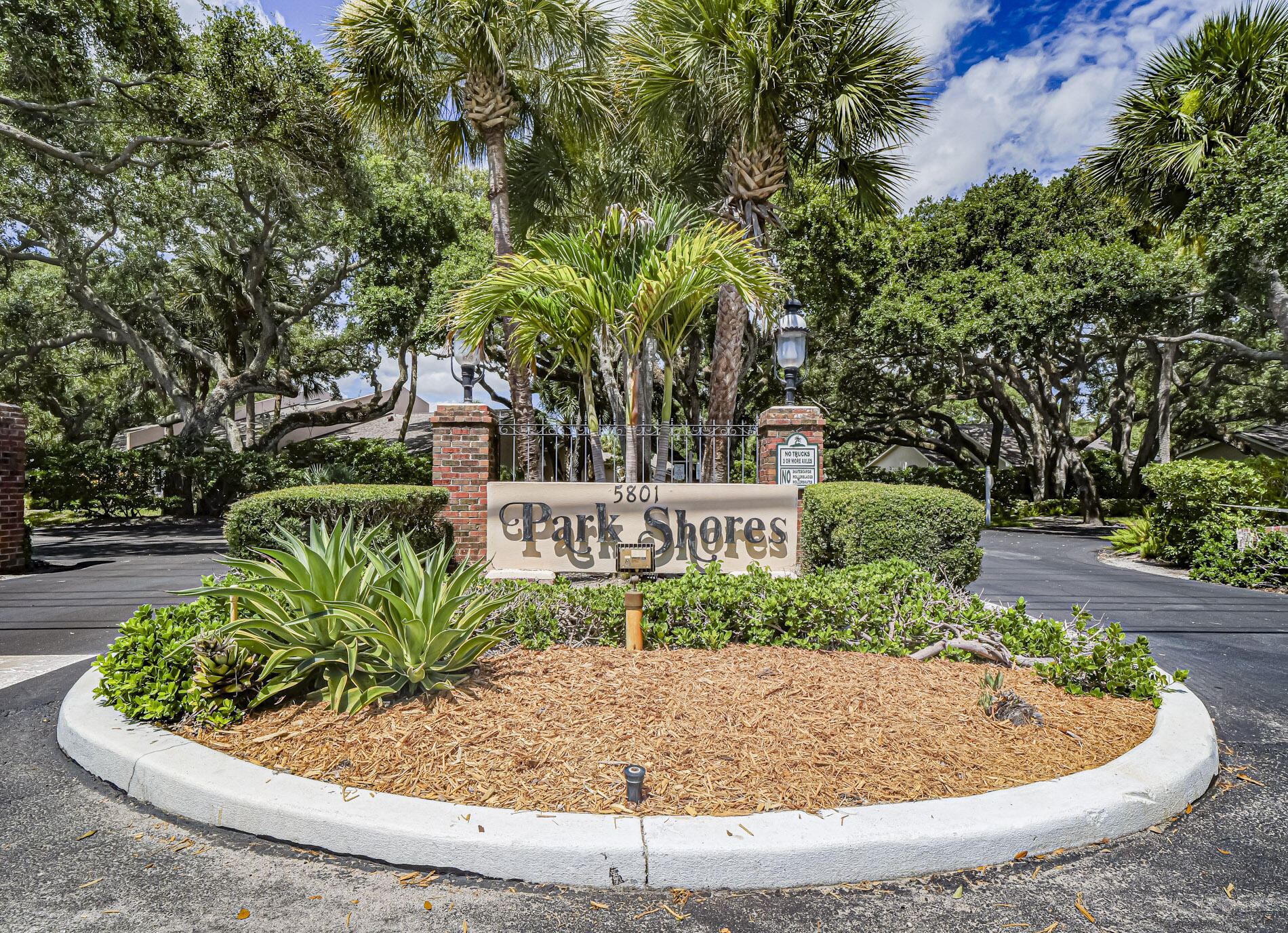 219 E Park Shores Circle 219B — photo