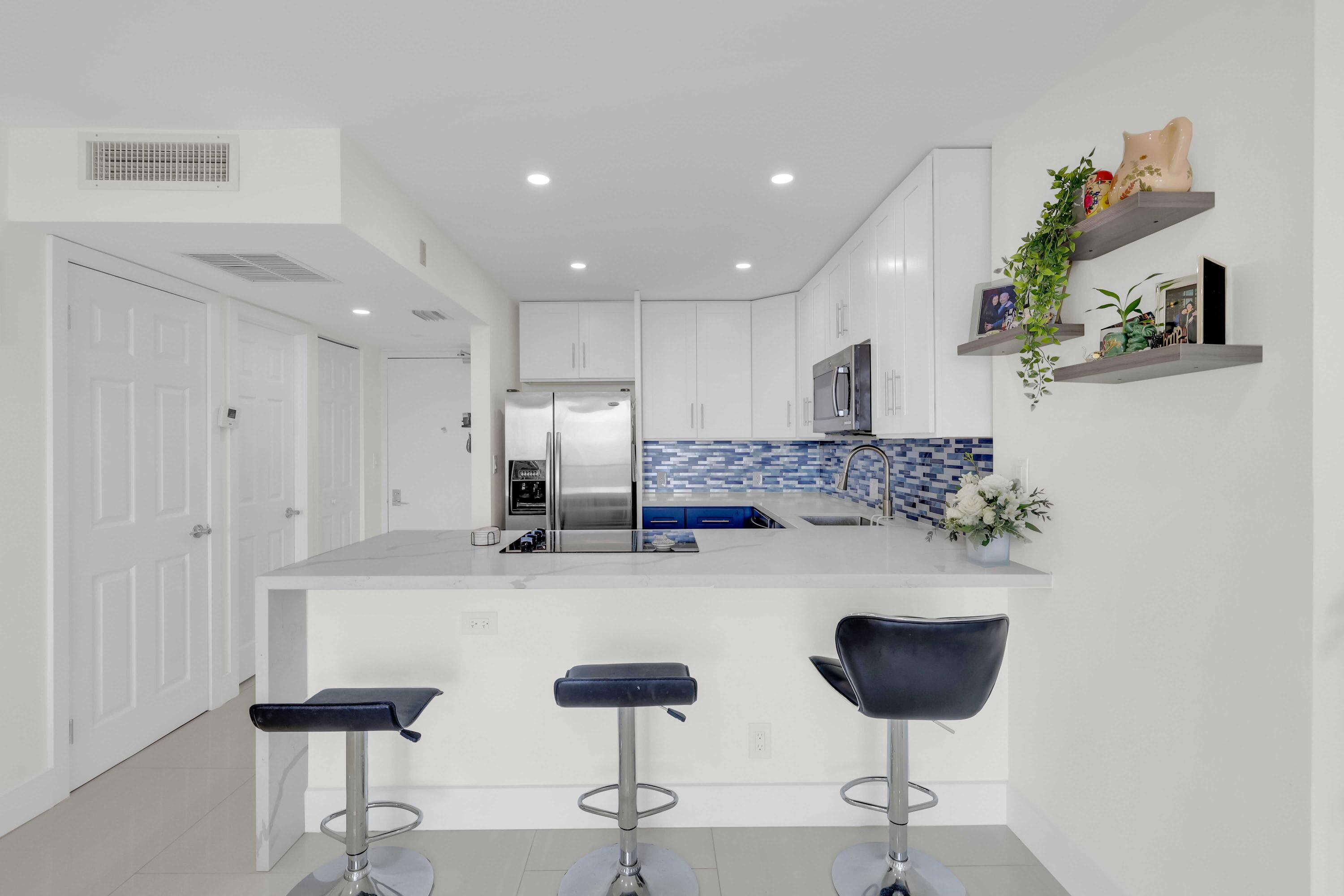 20335 W Country Club Drive 2107 — photo