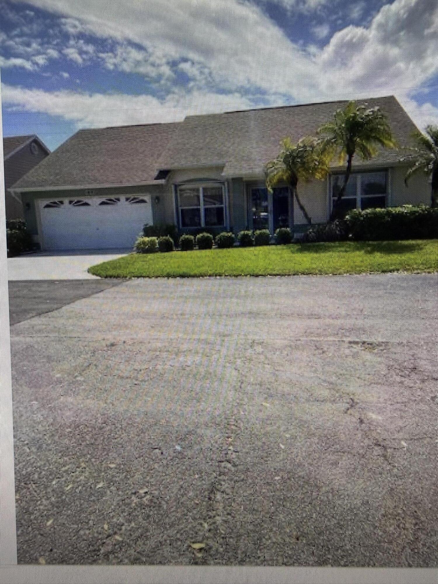 382 NW Sherry Lane — photo