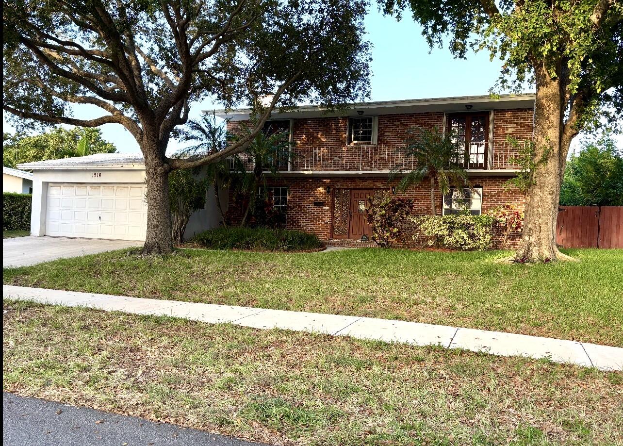 1916 Harbourview Drive — photo