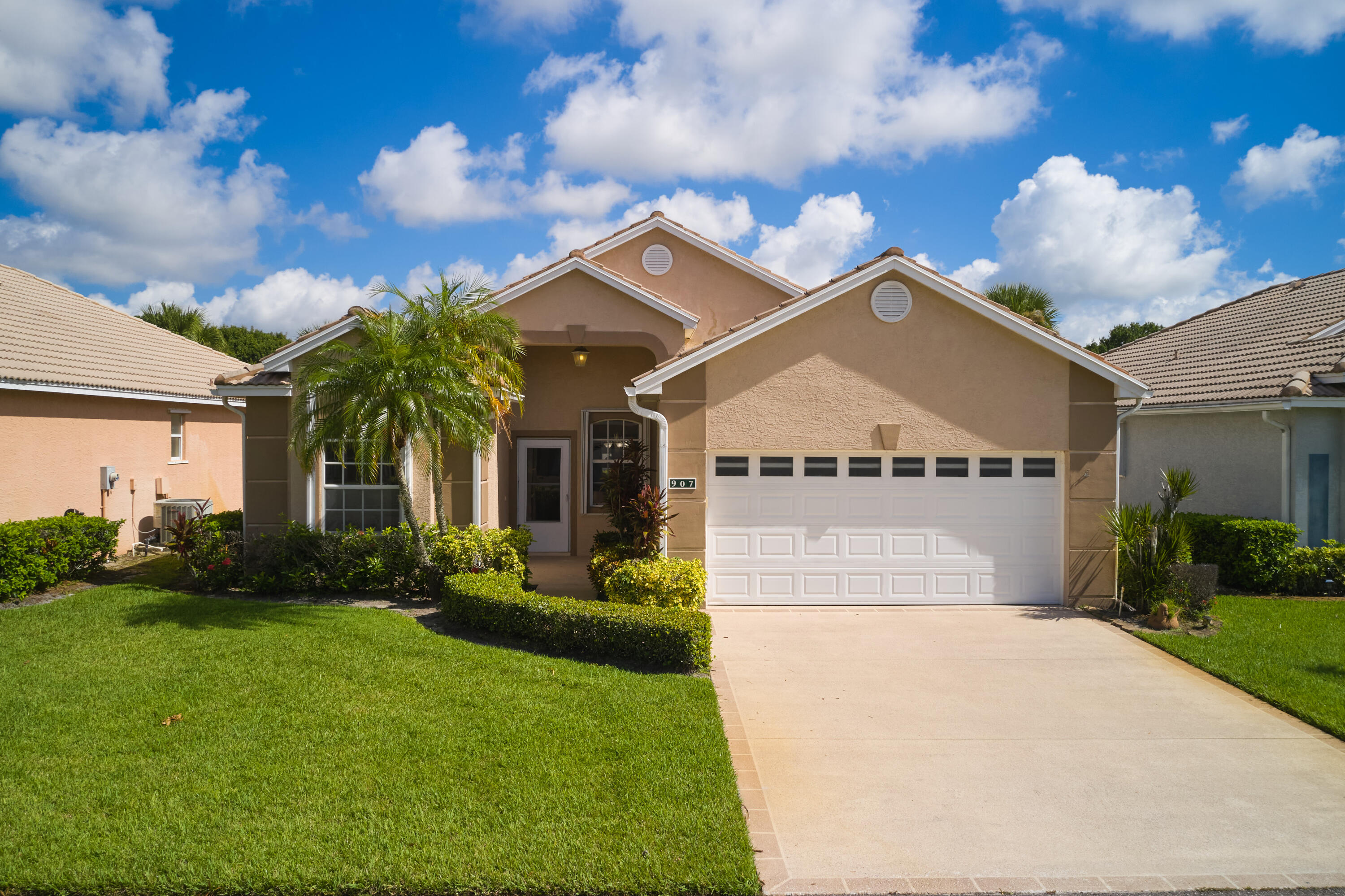 907 NW Sarria Court — photo