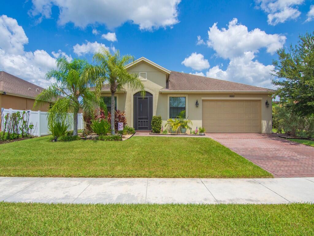9880 Verona Manor — photo