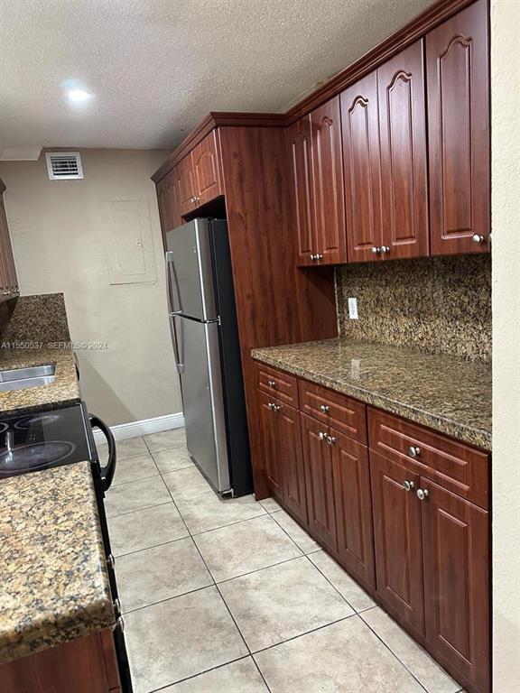 4533 Treehouse Lane H — photo