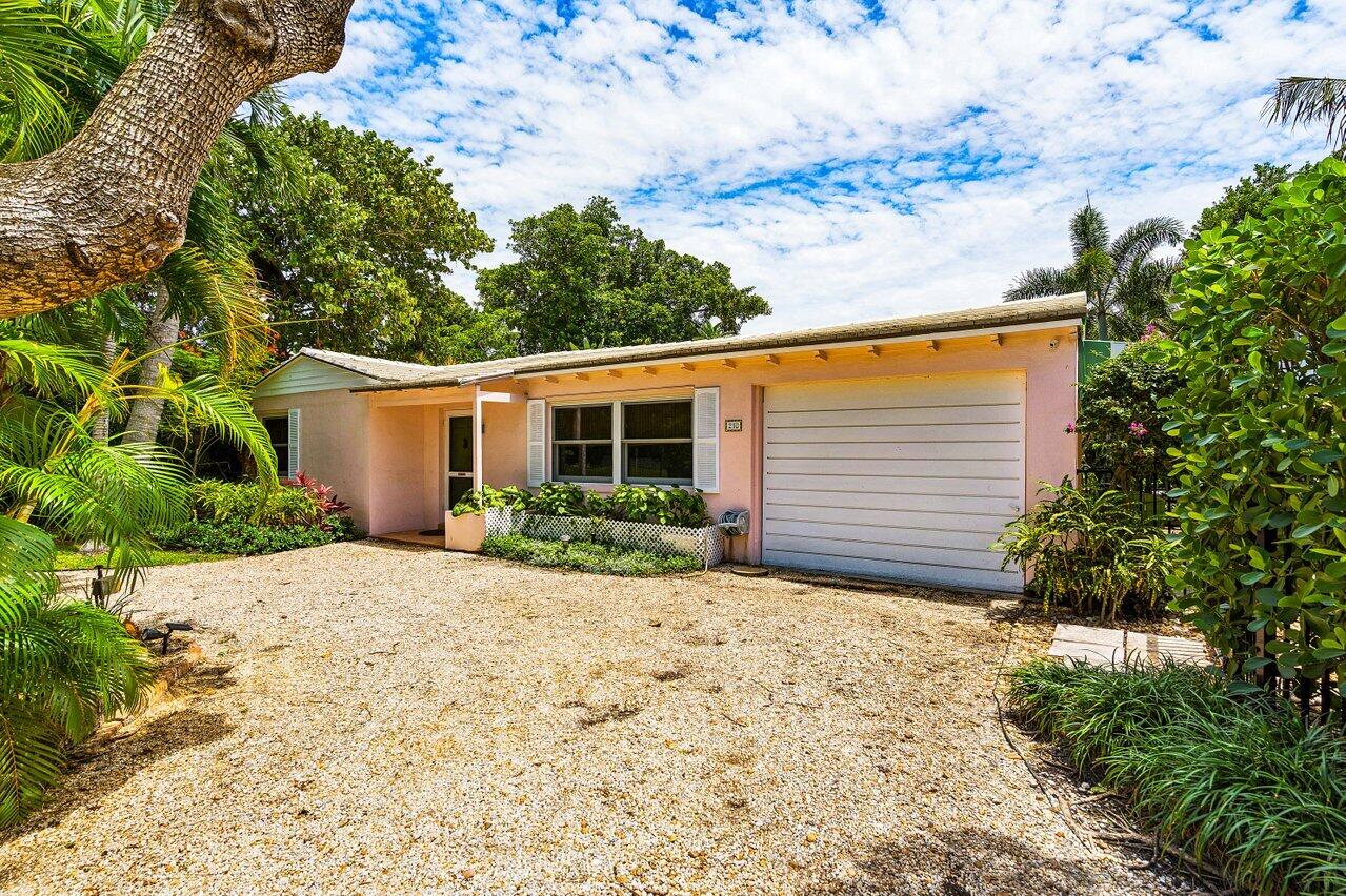Home in Palm Beach, FL 33480 — photo 2