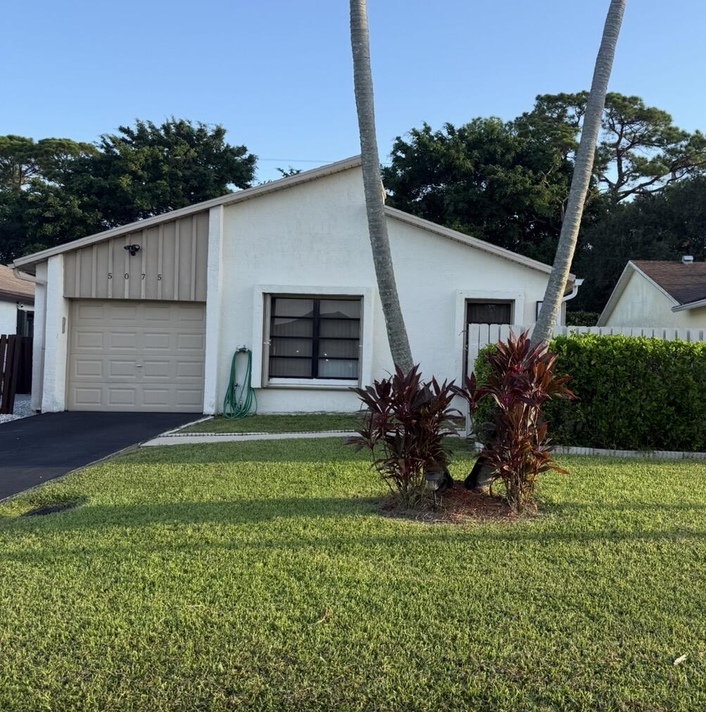 5075 Mirror Lakes Boulevard — photo