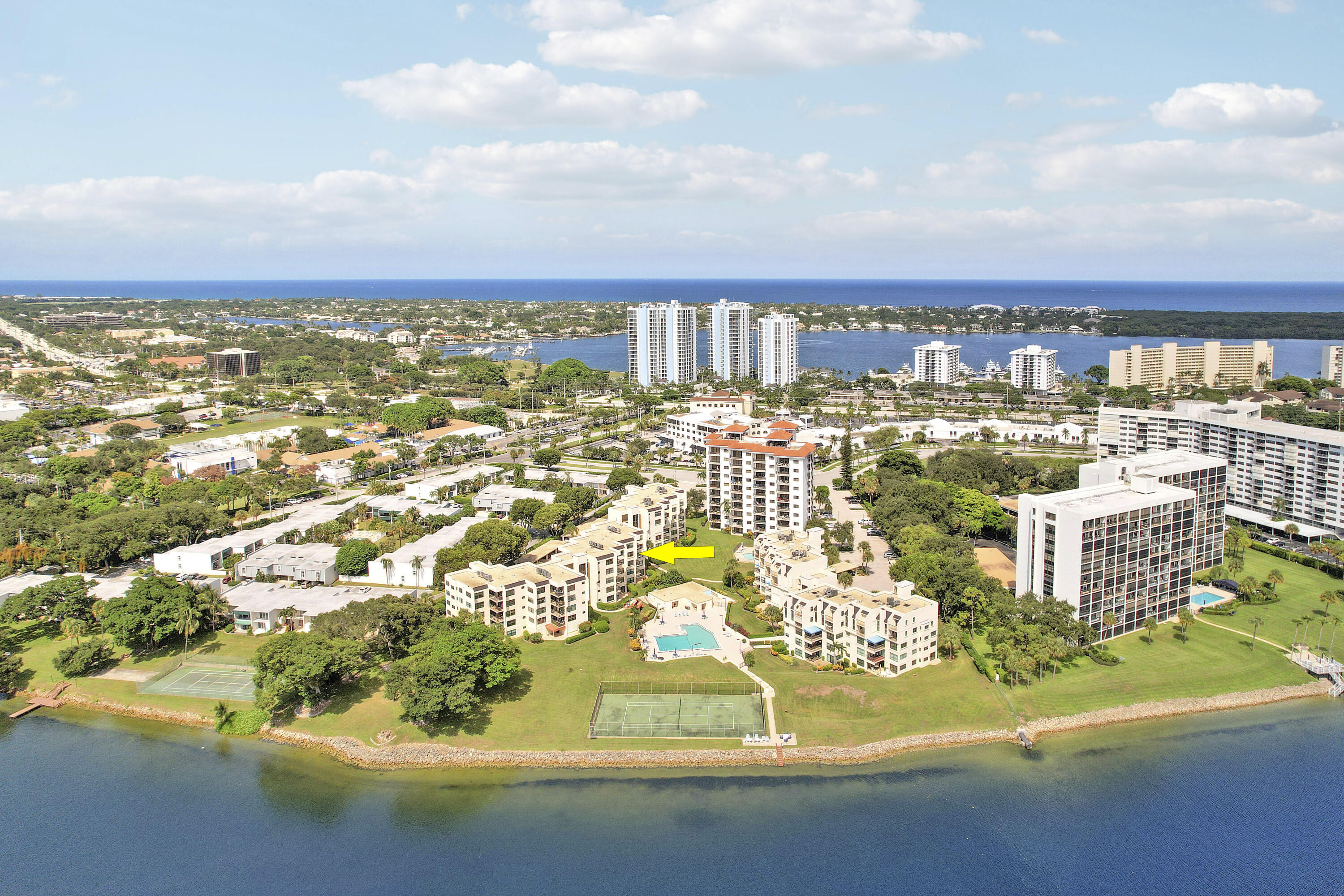 372 Golfview Road 403 — photo