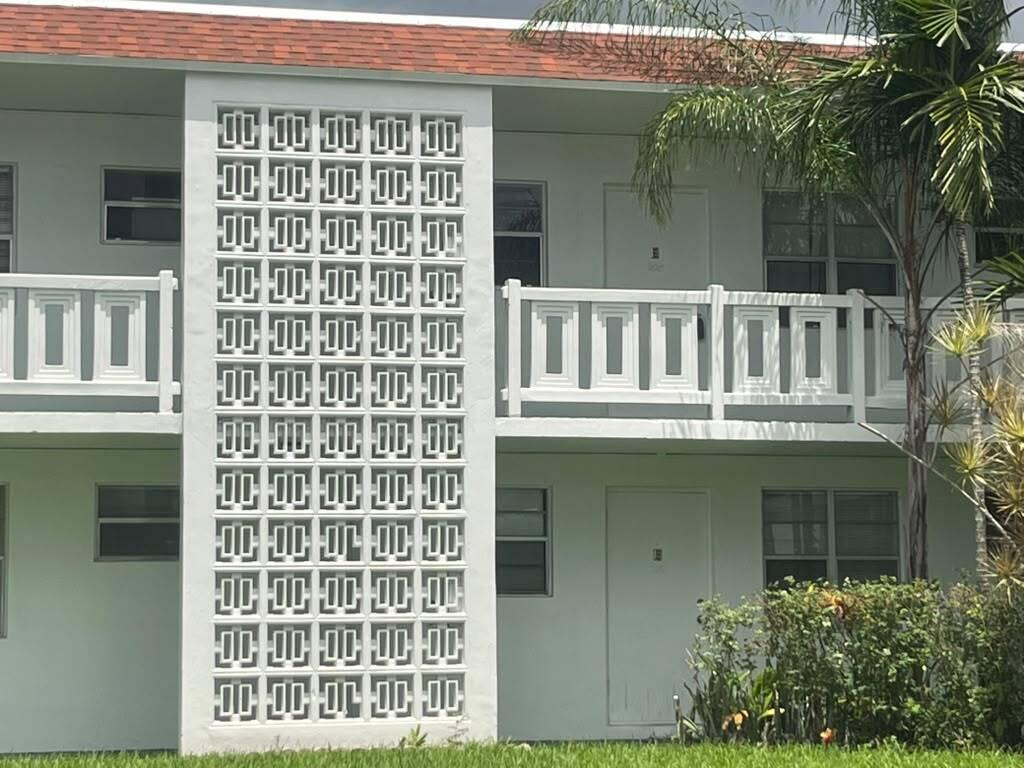 Home in Lauderhill, FL 33313 — photo 2