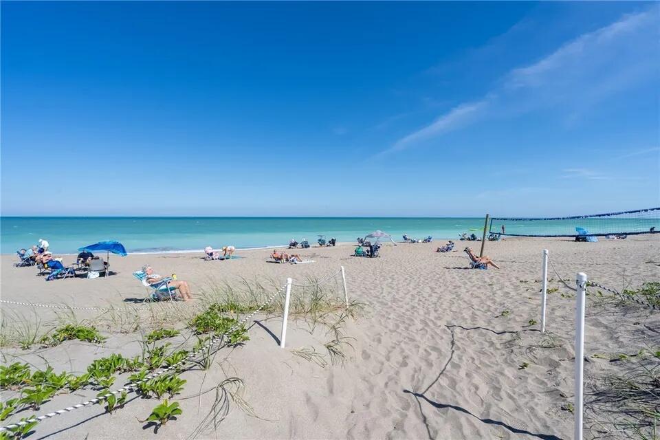 2400 S Ocean Drive V325 — photo