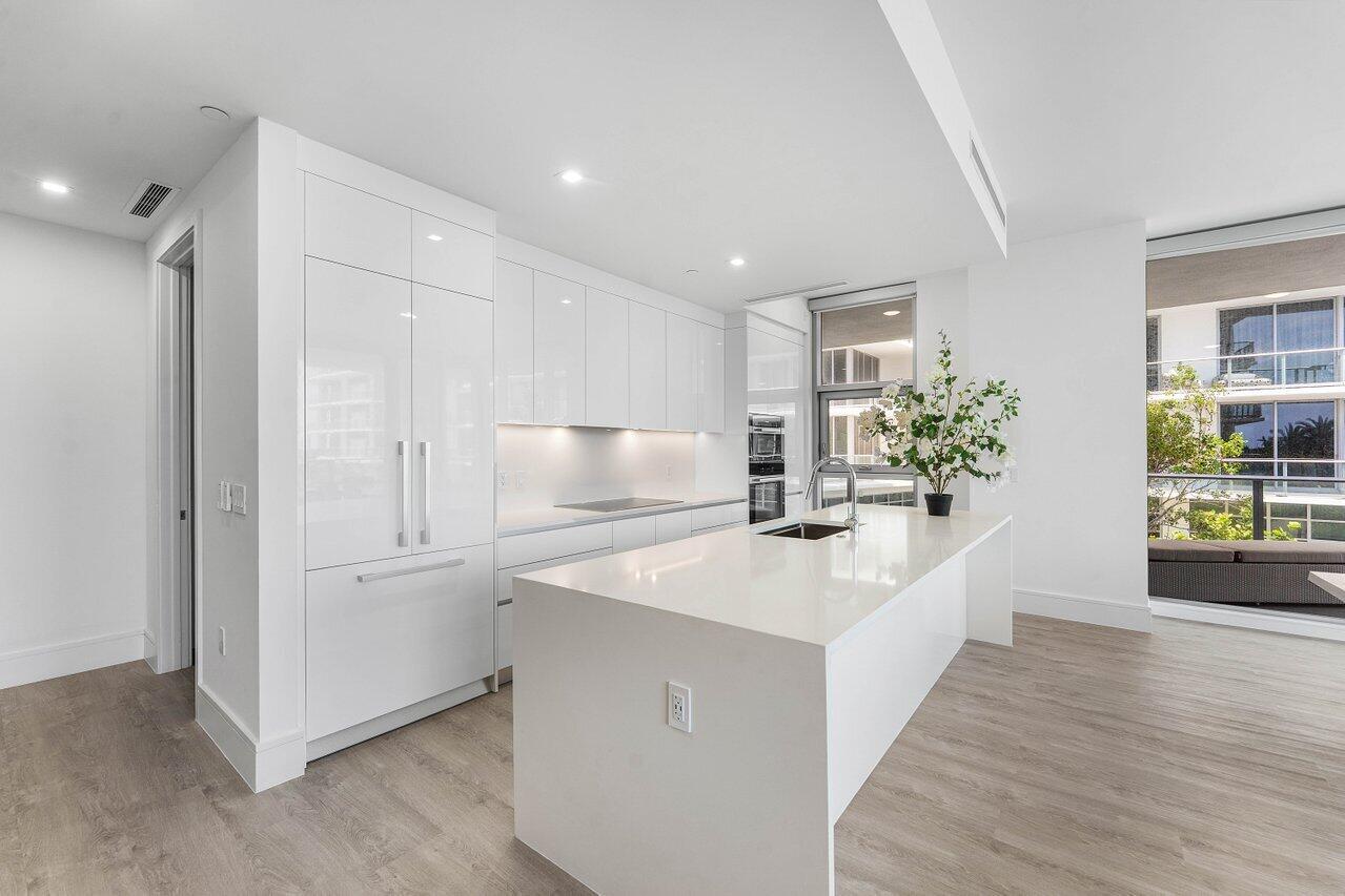 220 Lake Shore Drive 702 — photo