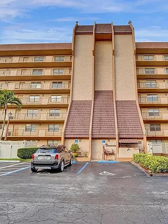 3001 W Rolling Hills Circle 709 — photo