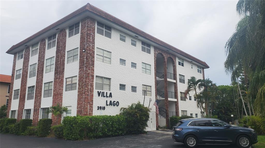 3910 Crystal Lake Drive Unit 403 — photo