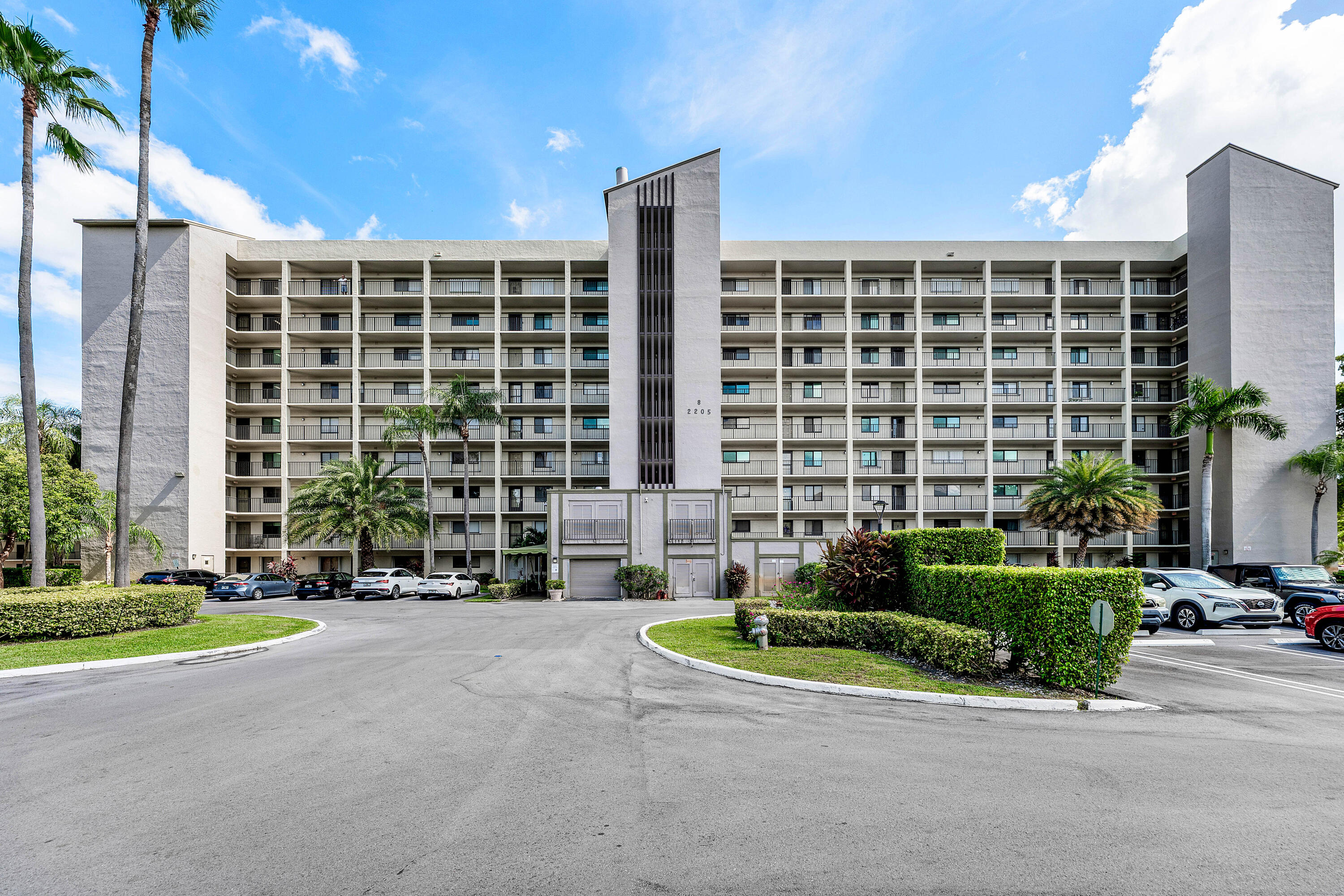 2205 S Cypress Bend Drive 302 — photo