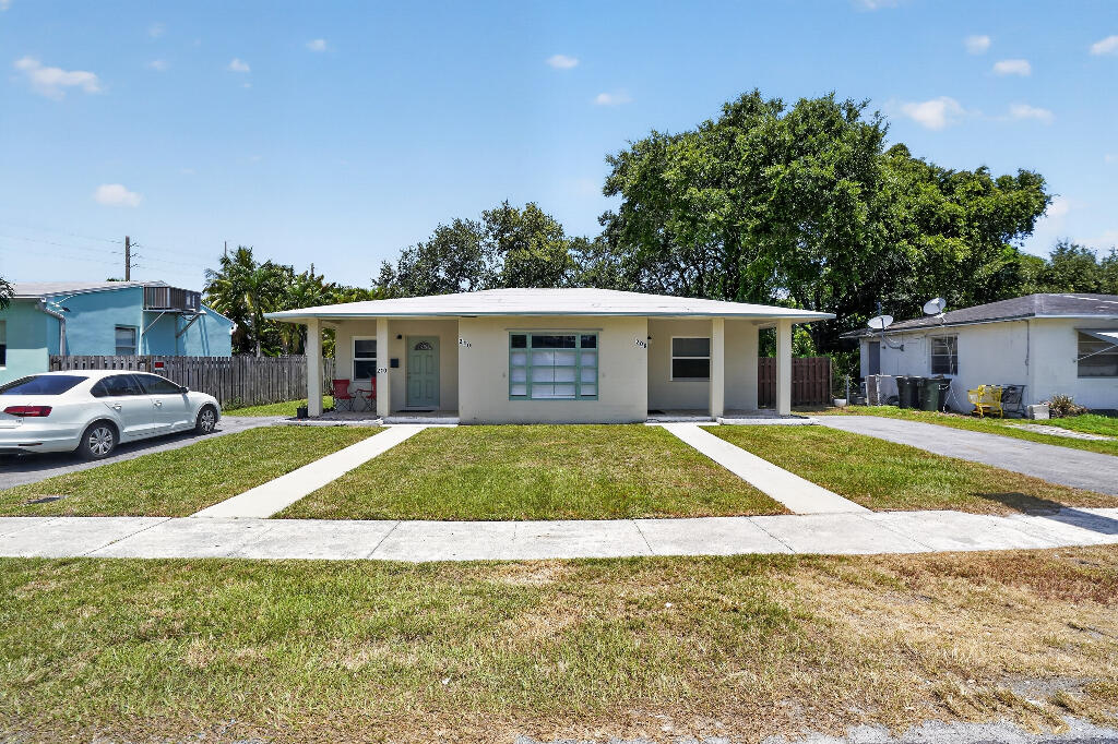208 SW 2nd Place 1-2 — photo