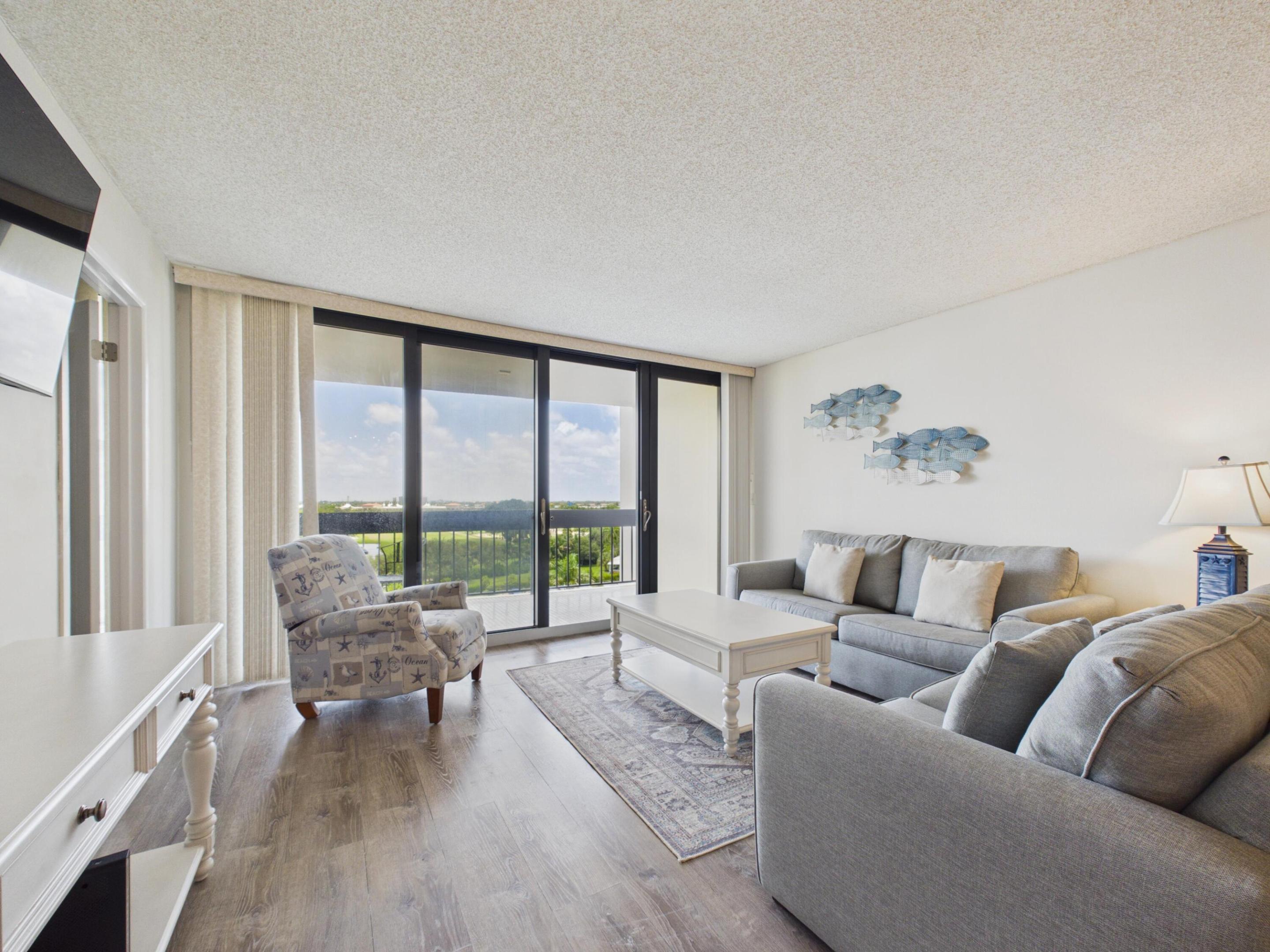 2400 Presidential Way 704 — photo
