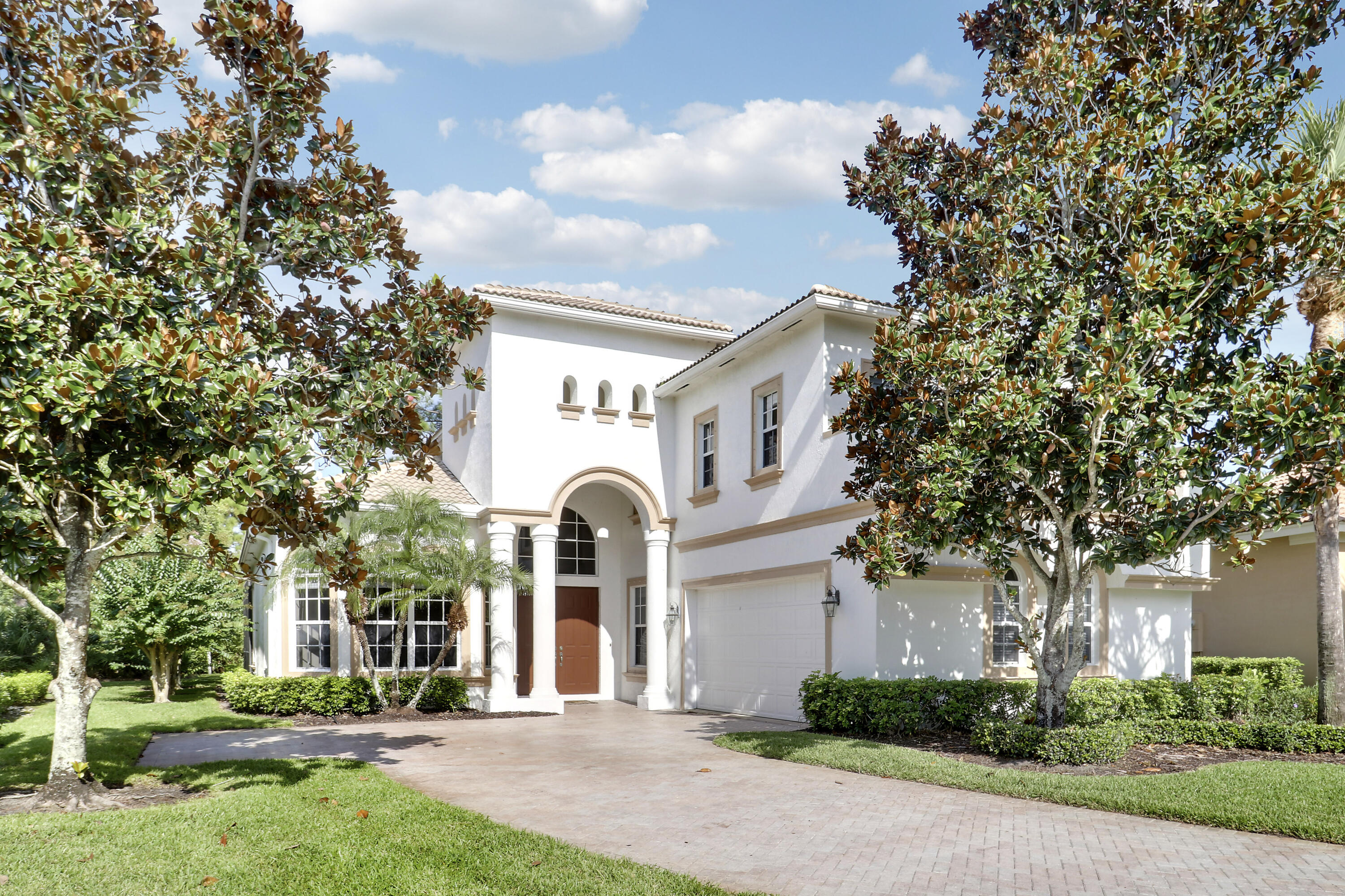 8605 Tompson Point Road — photo