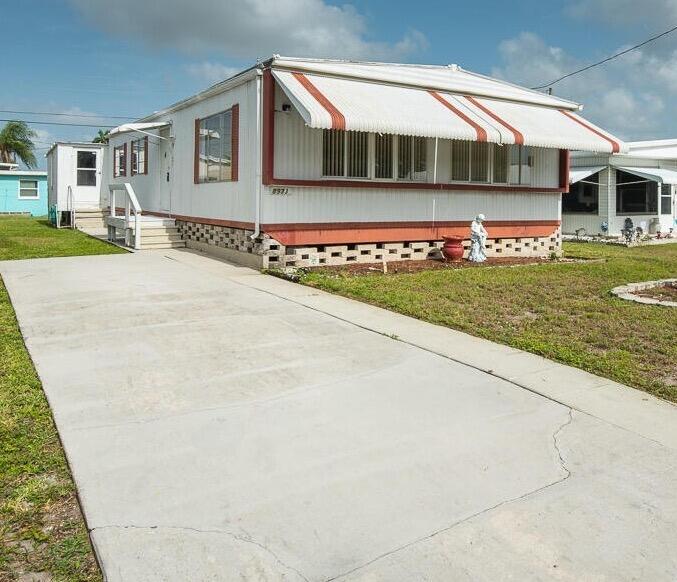 8933 Cypress Street — photo