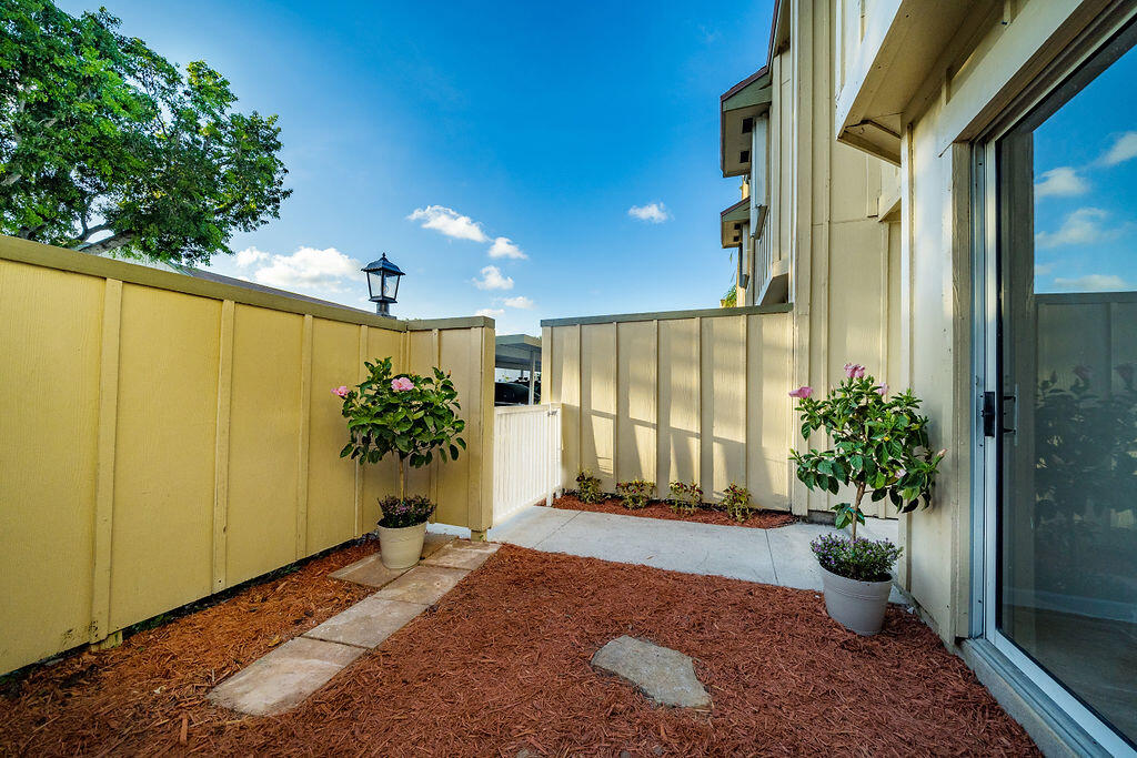 6207 Riverwalk Lane 5 — photo