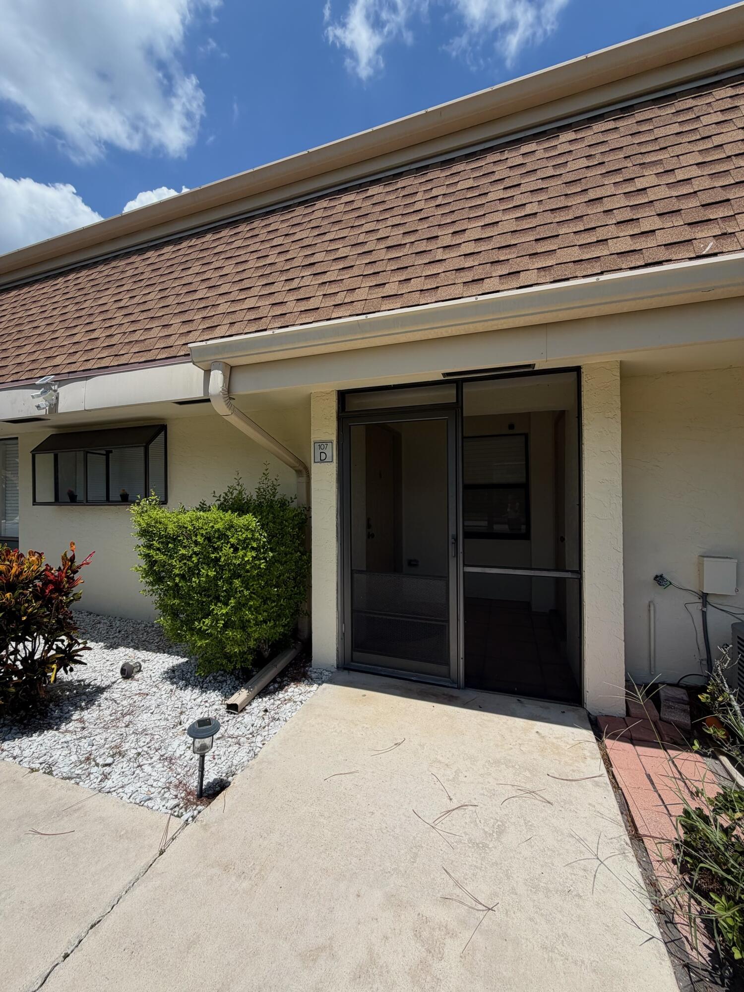 107 Half Moon Circle D — photo