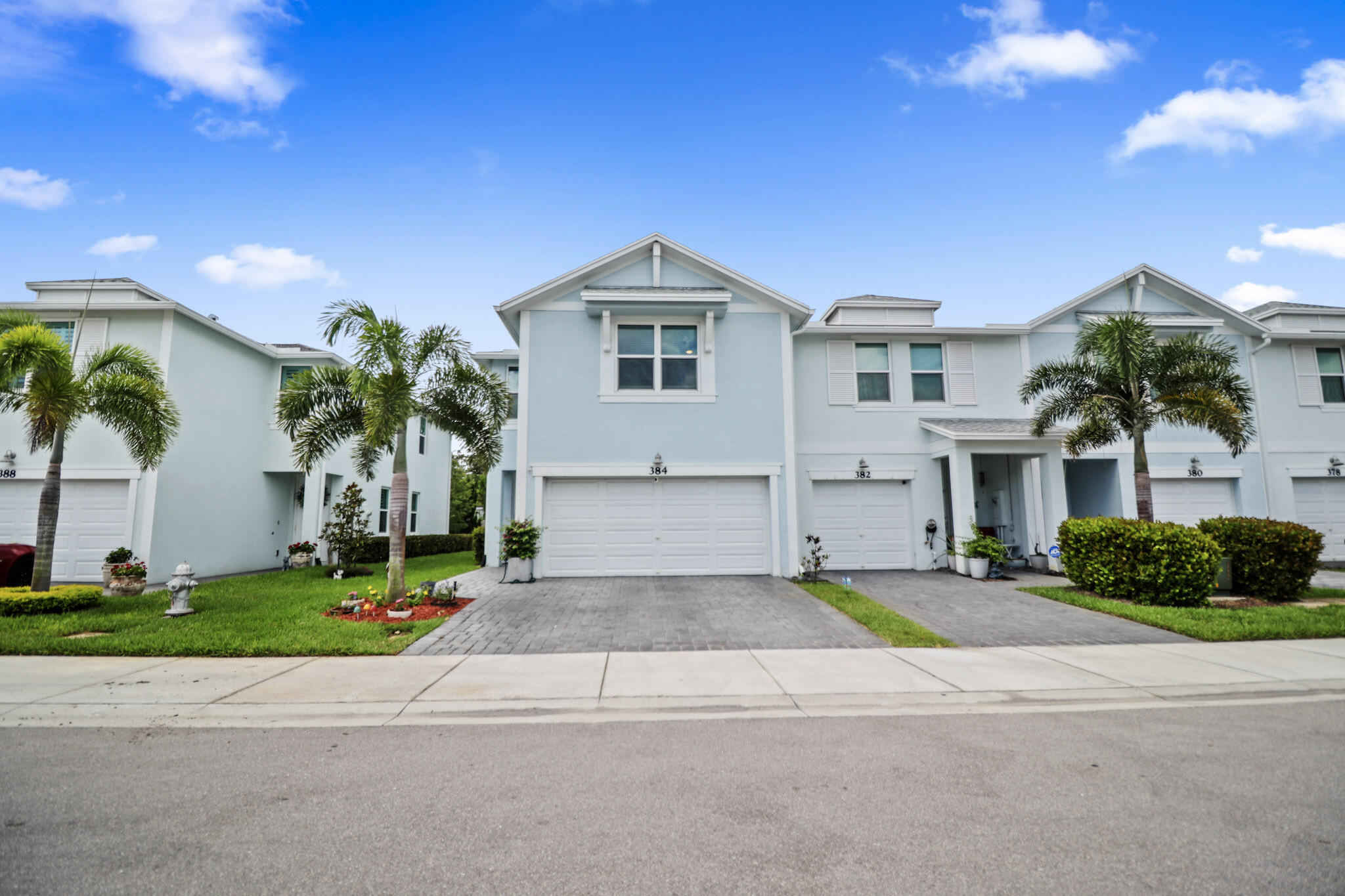 384 SE Sea Hunt Way — photo