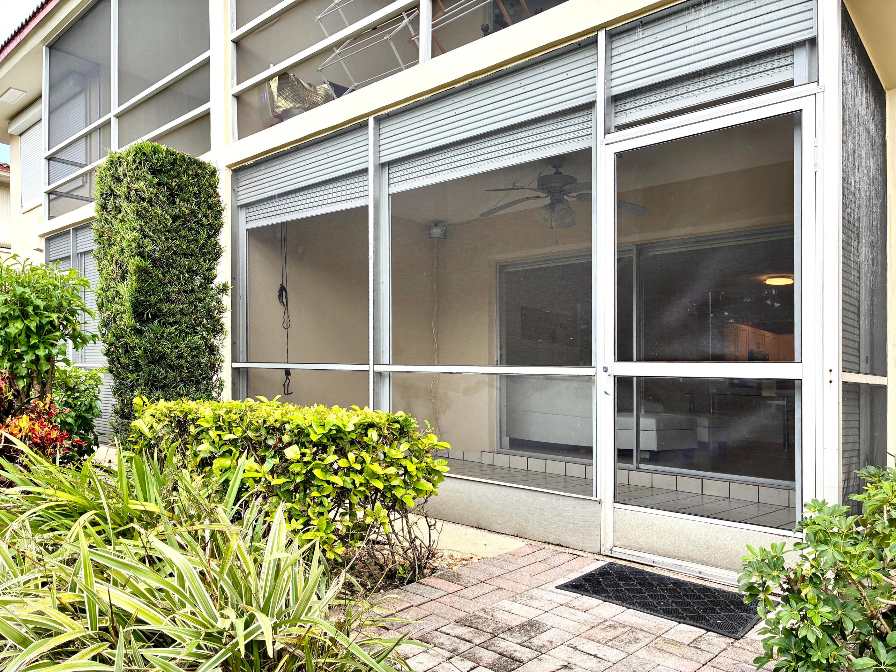 2204 NE 36th Street Apt 26 — photo