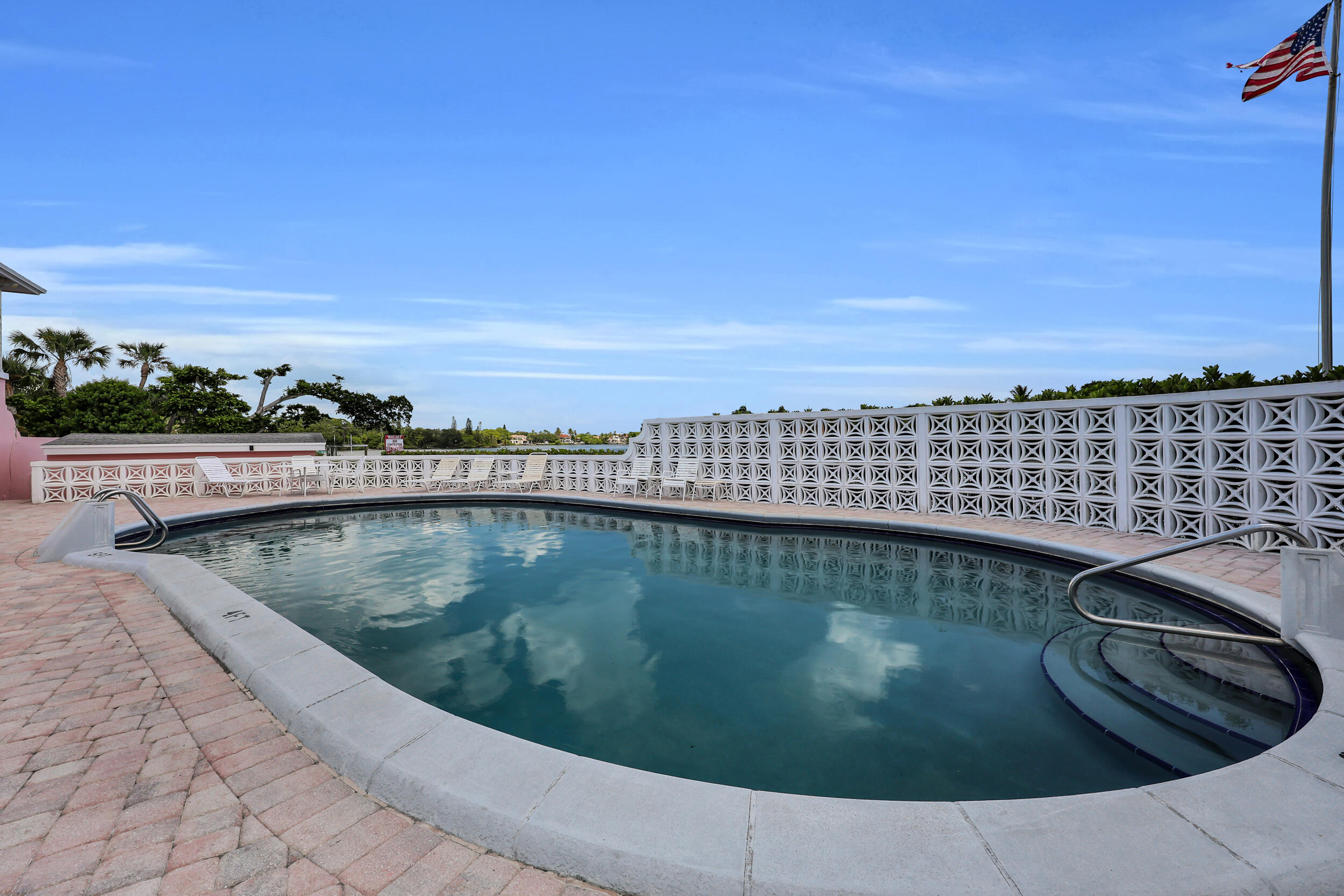 475 Tequesta Drive 16 — photo