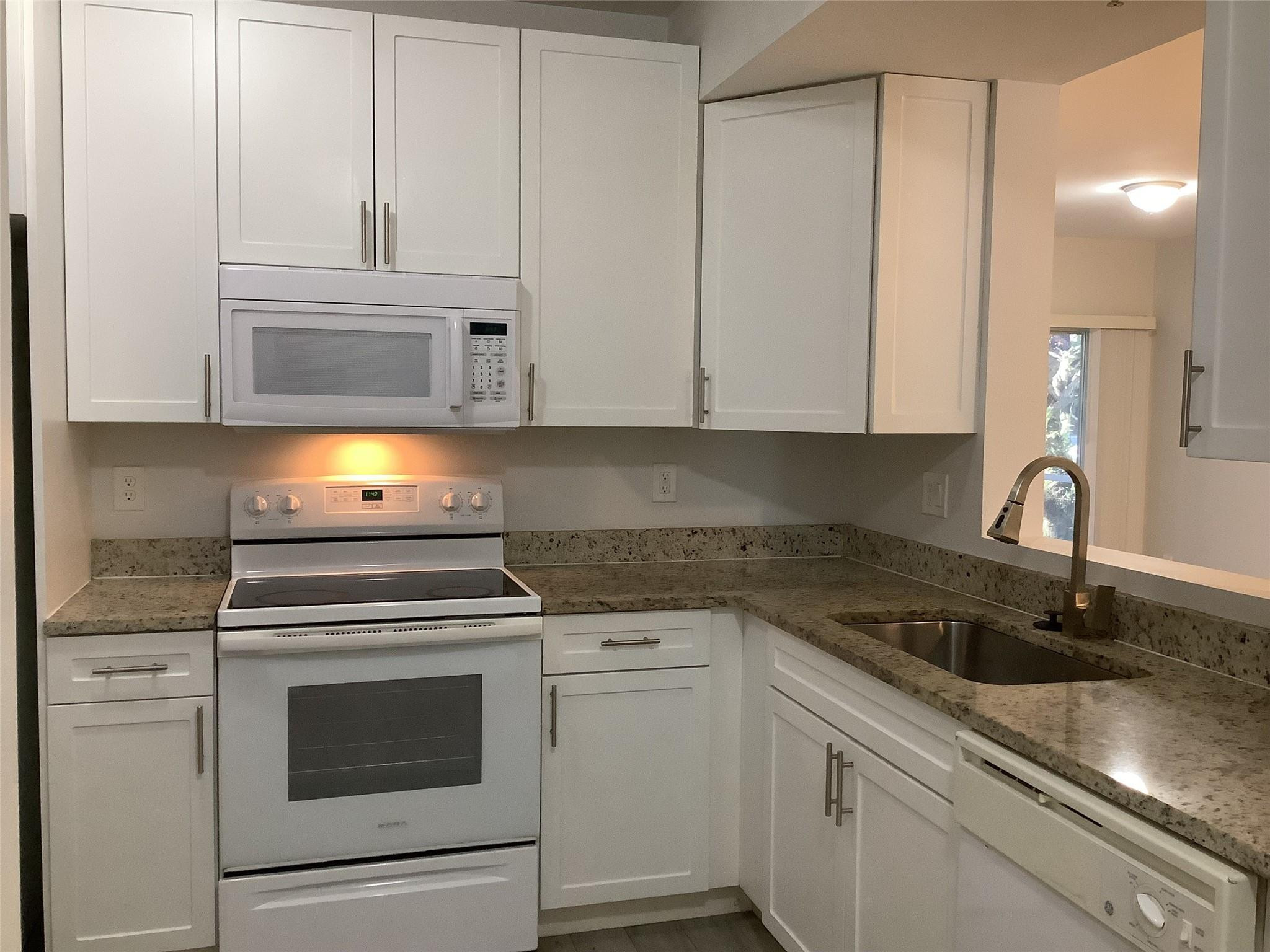 1161 Golden Lakes Boulevard 1316 — photo