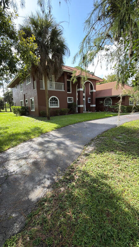 827 Squire Drive — photo