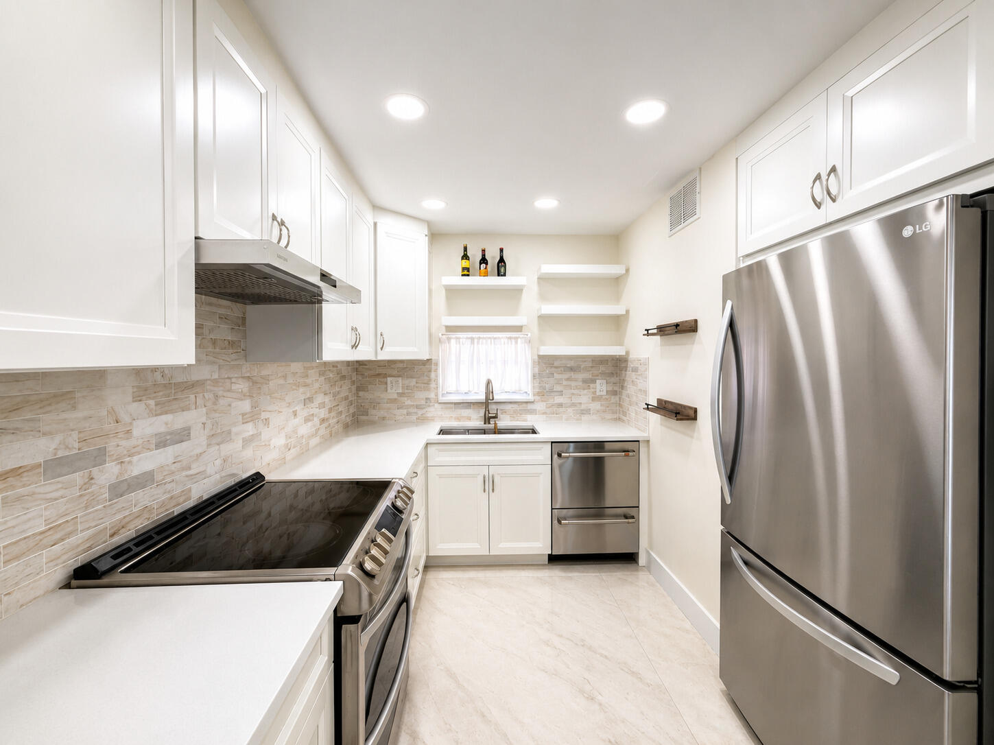 9411 N Hollybrook Lake Drive 310 — photo