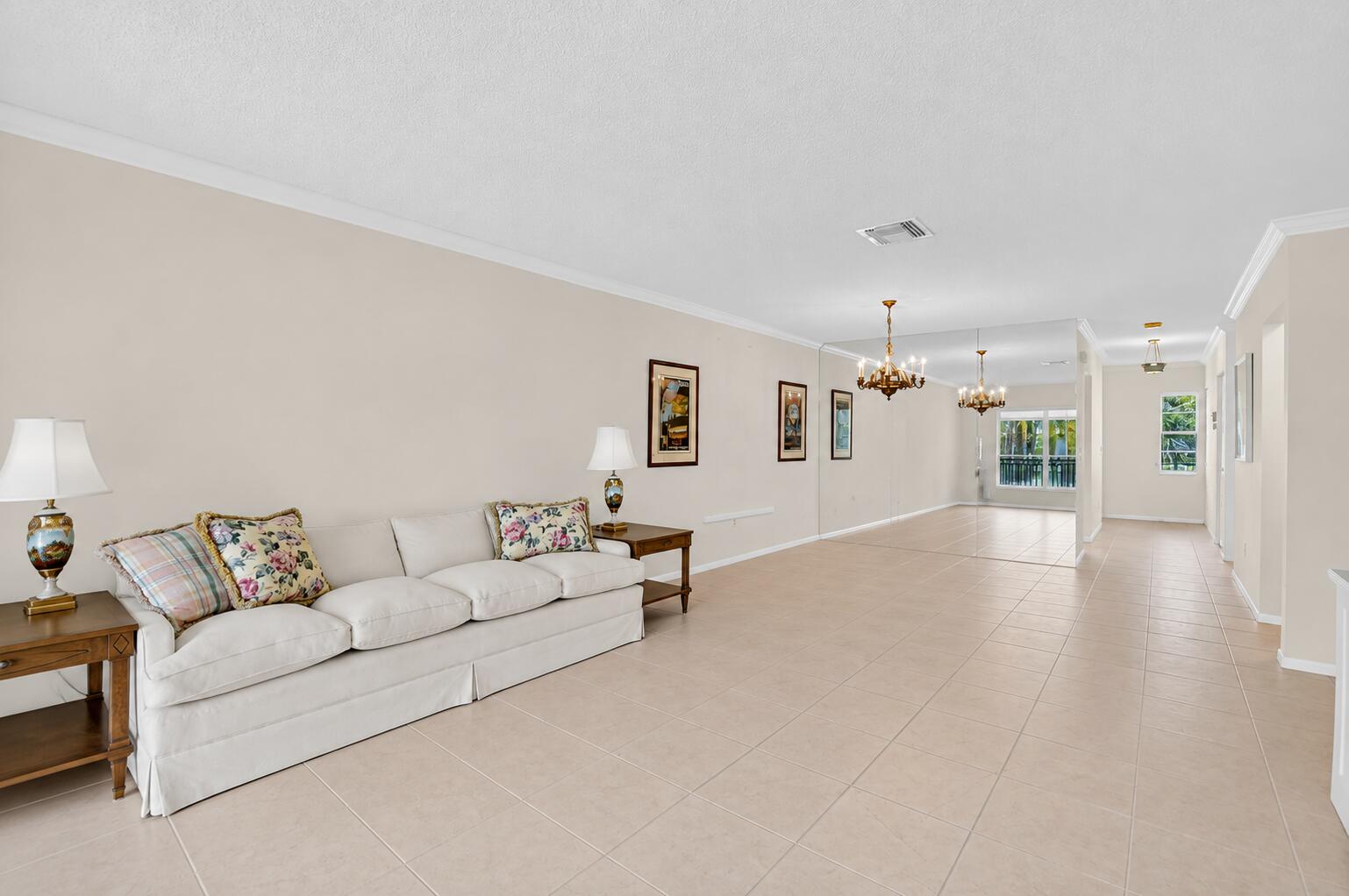 9287 Vista Del Lago 13 D — photo