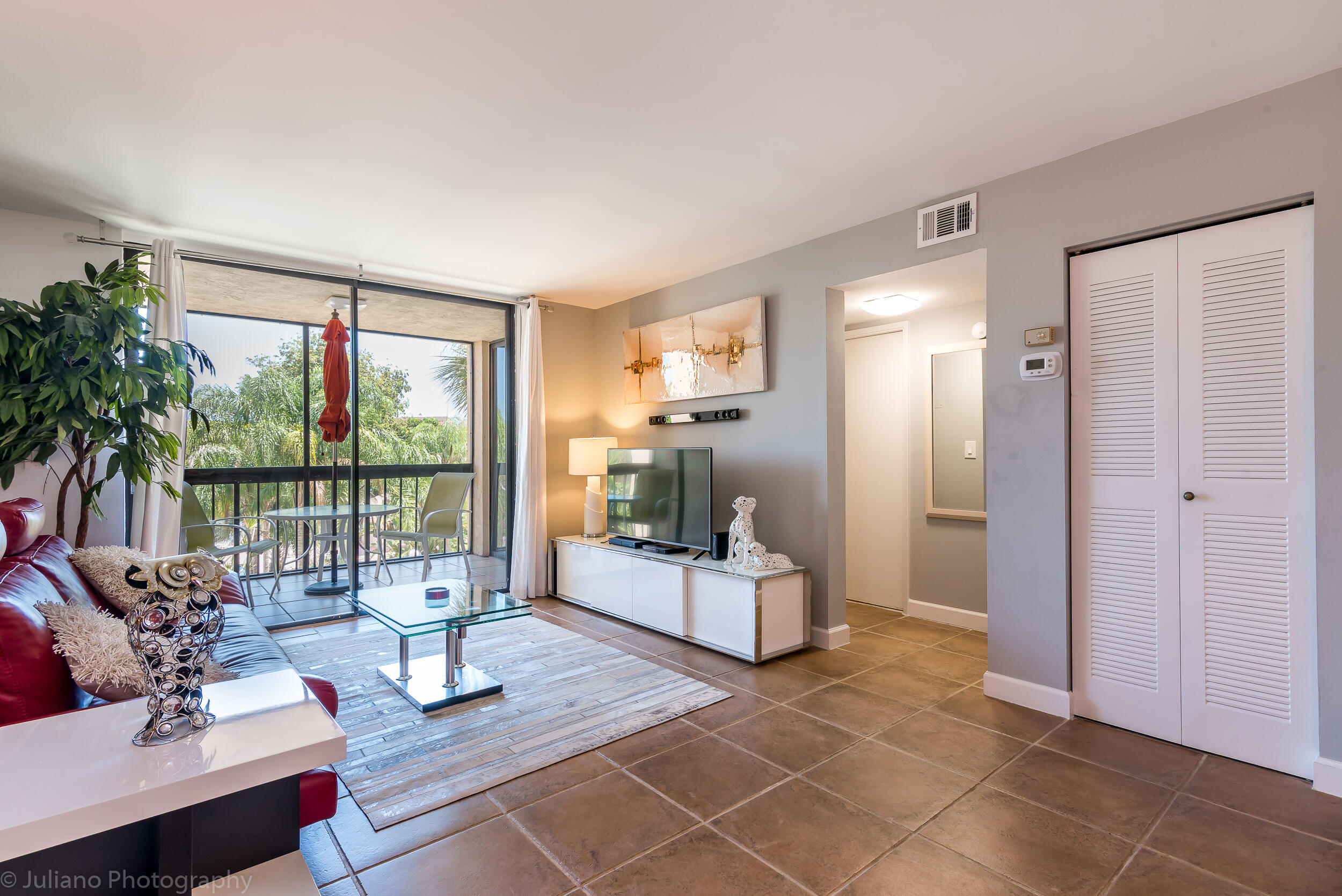 2255 Lindell Boulevard 4306 — photo
