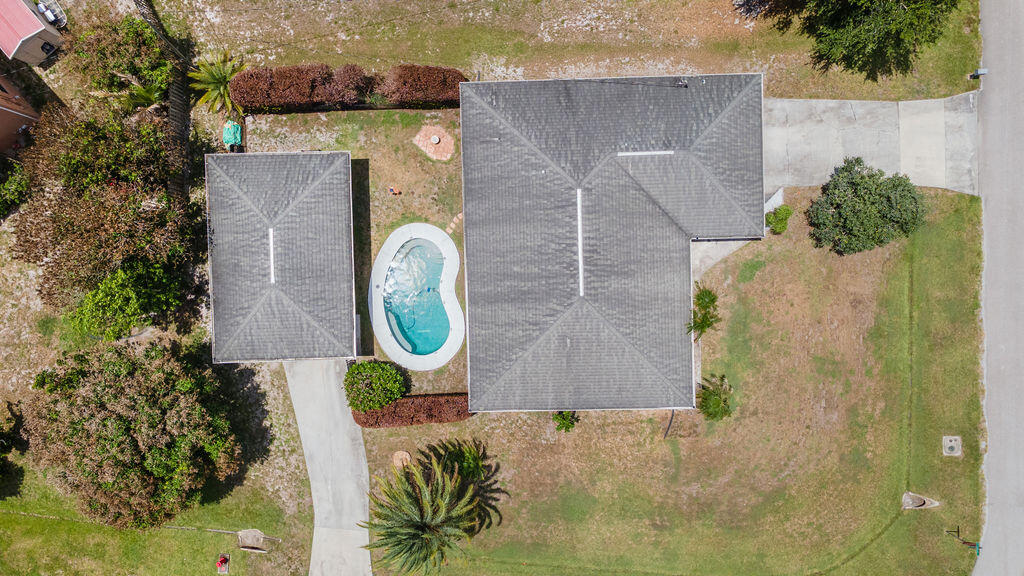 403 SW Cahoon Court — photo