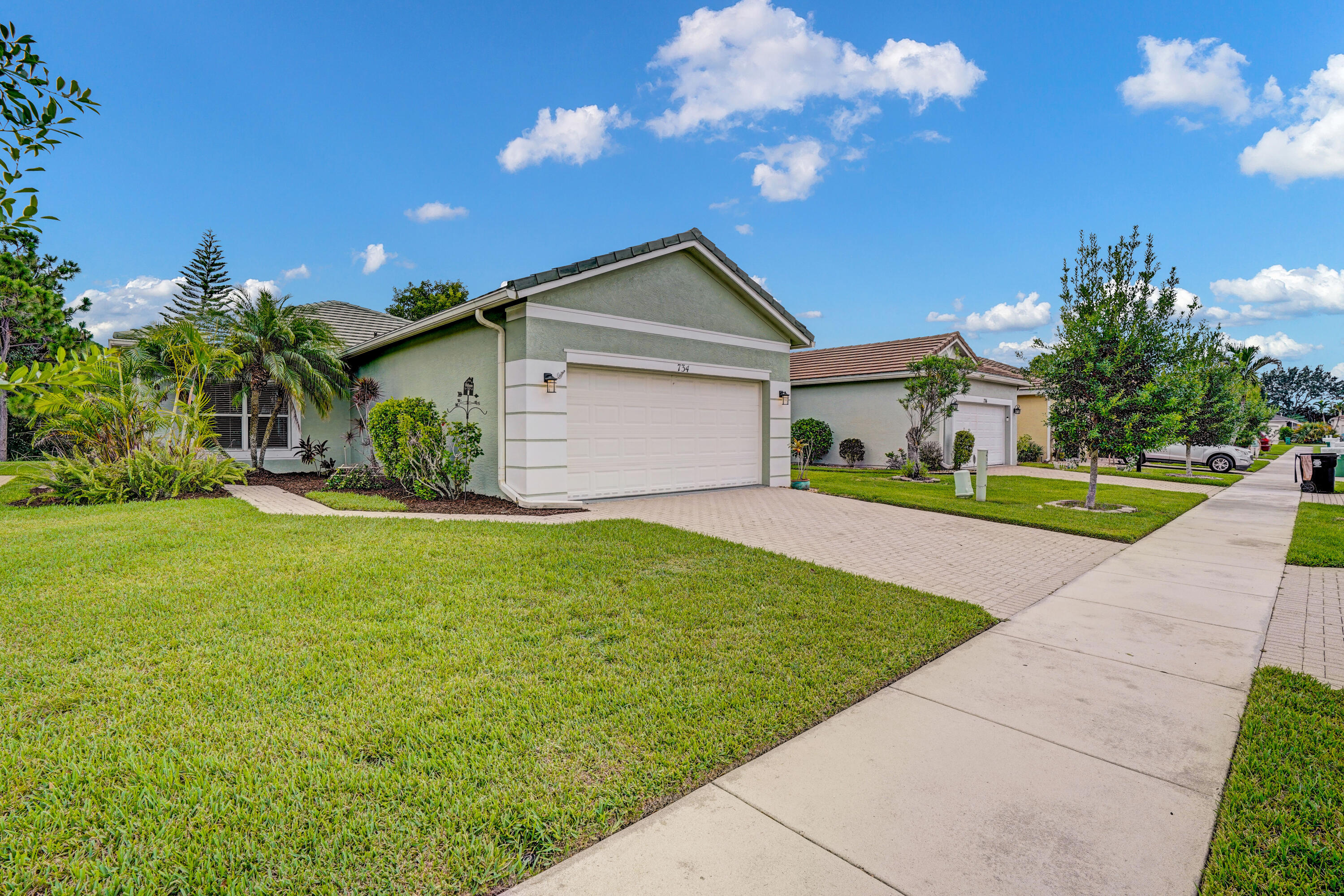 734 SW Rocky Bayou Terrace — photo