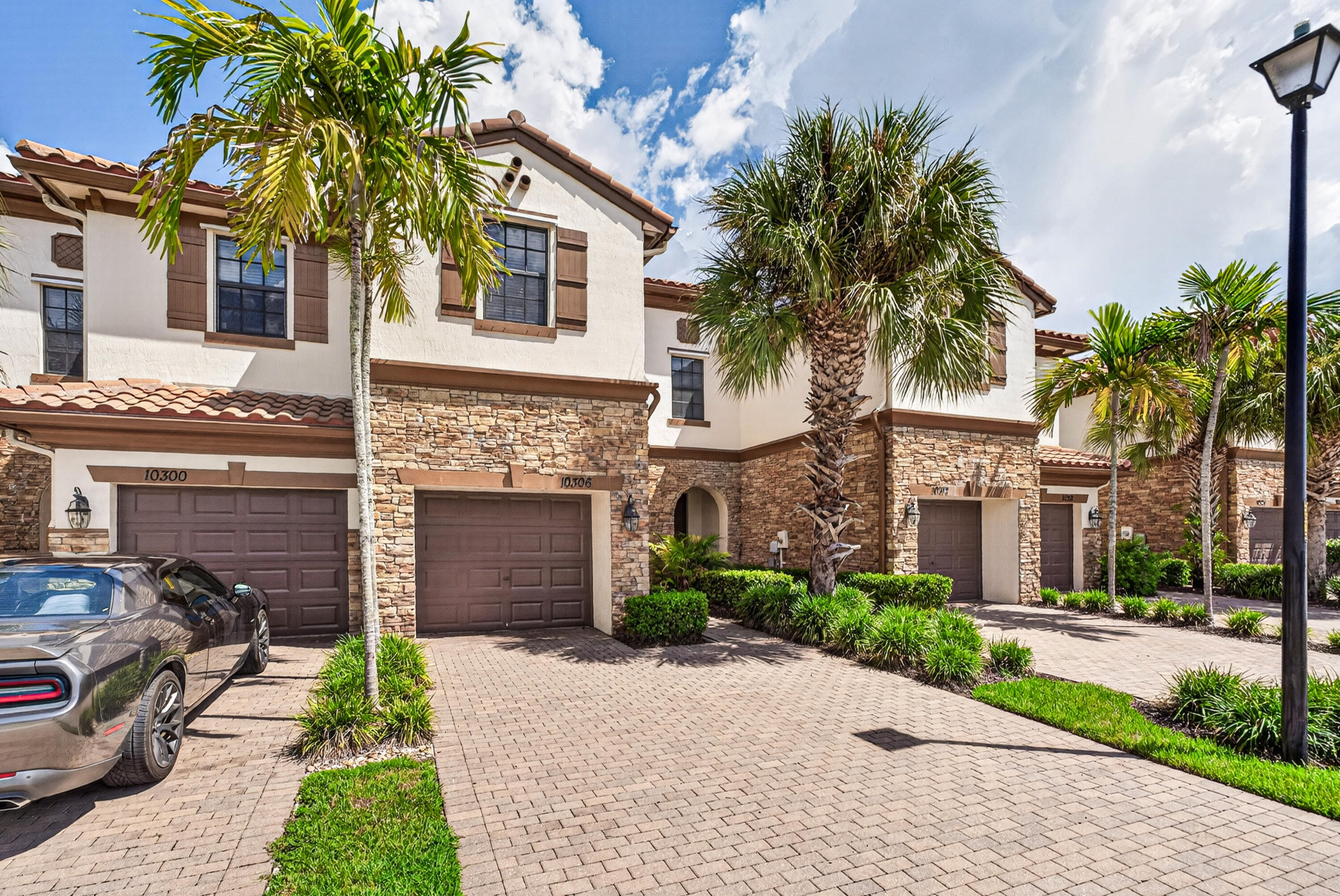 10306 Wellington Parc Drive — photo