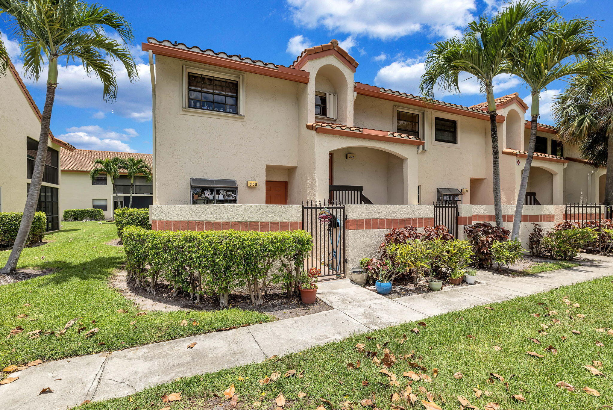 305 Congressional Way — photo