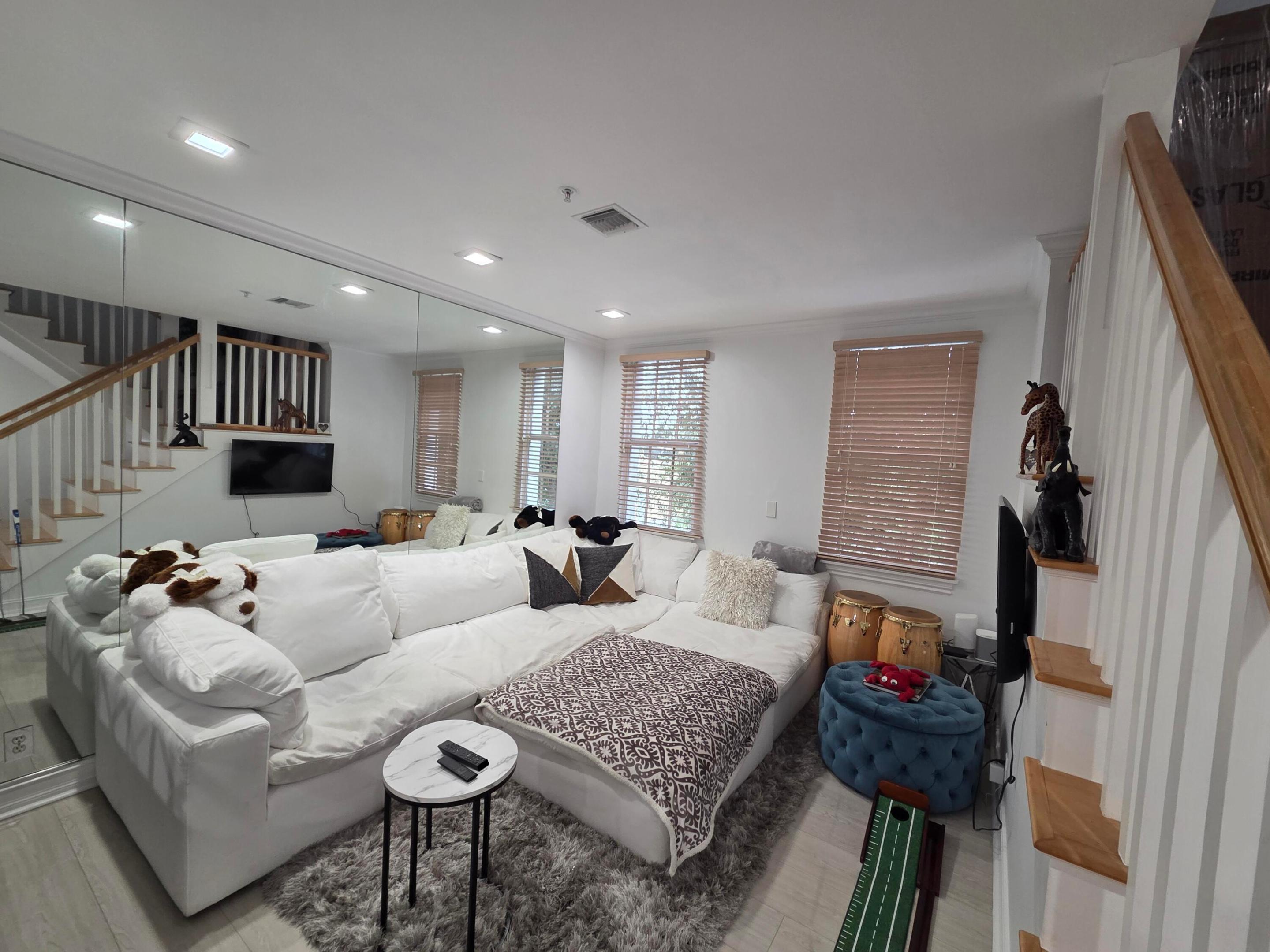 75 NE 5th Avenue M — photo