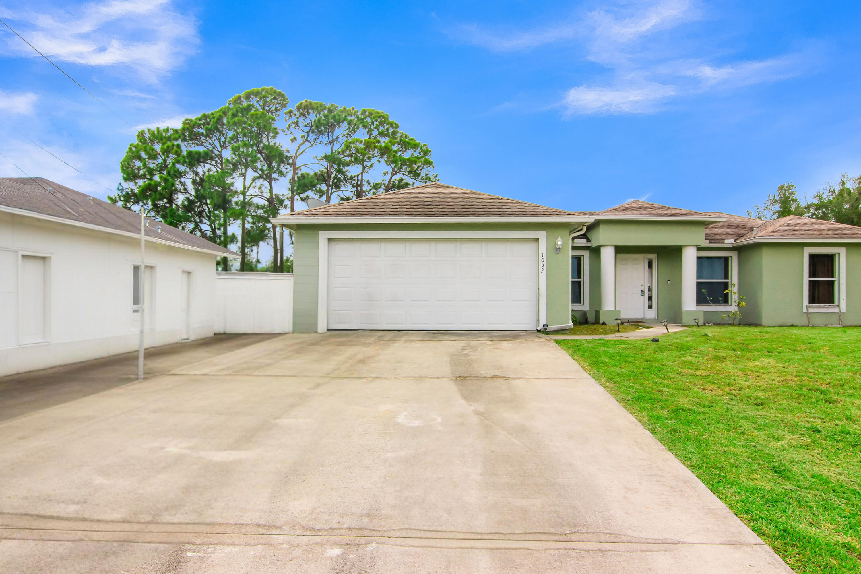 1002 SW Romaine Lane — photo