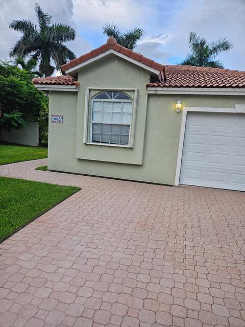 10627 NW 7th Street — photo