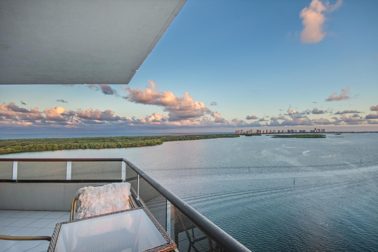 100 Lakeshore Drive 1453 — photo