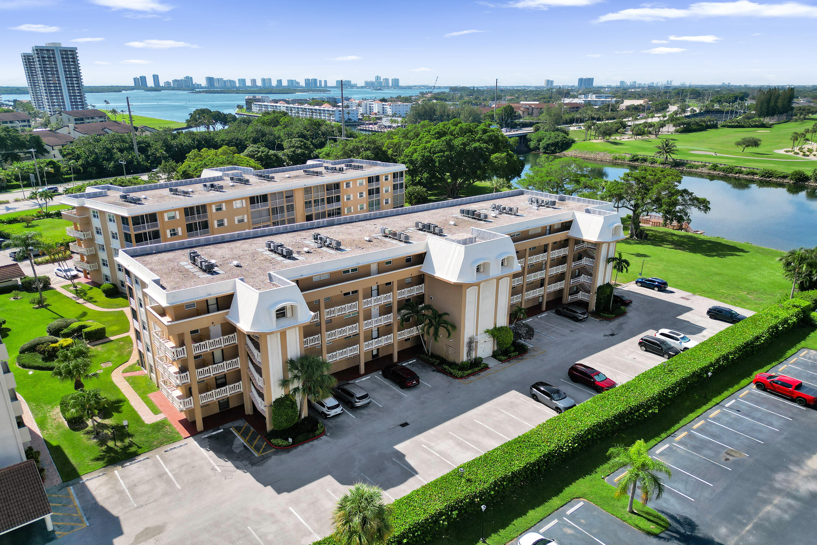 308 Golfview Road 406 — photo