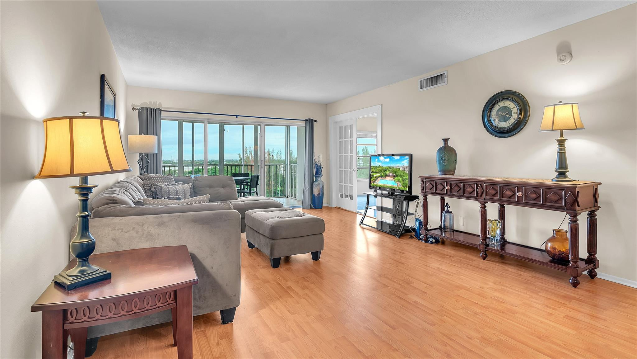 3150 N Palm Aire Drive 909 — photo