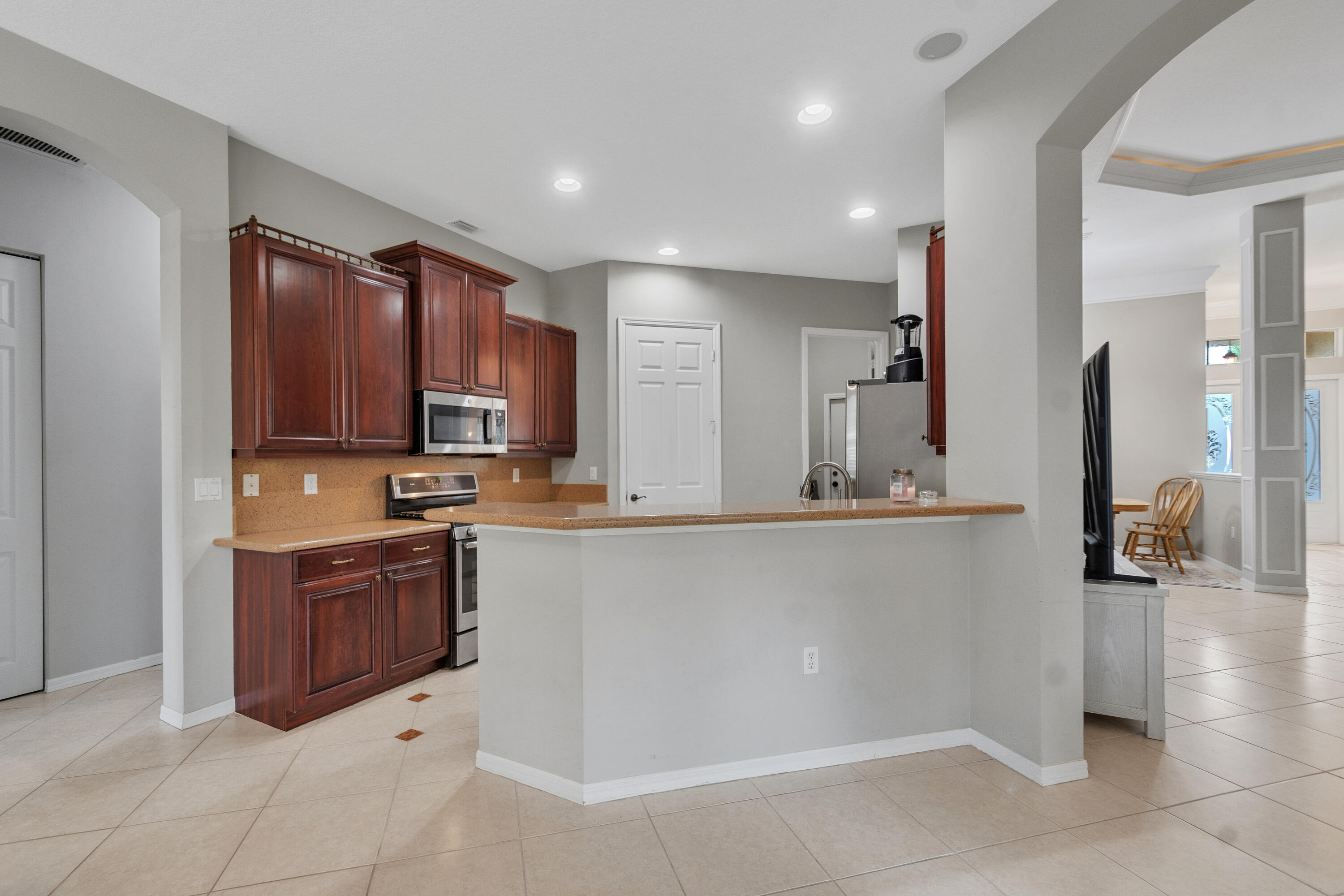 521 SW Lake Manatee Way — photo