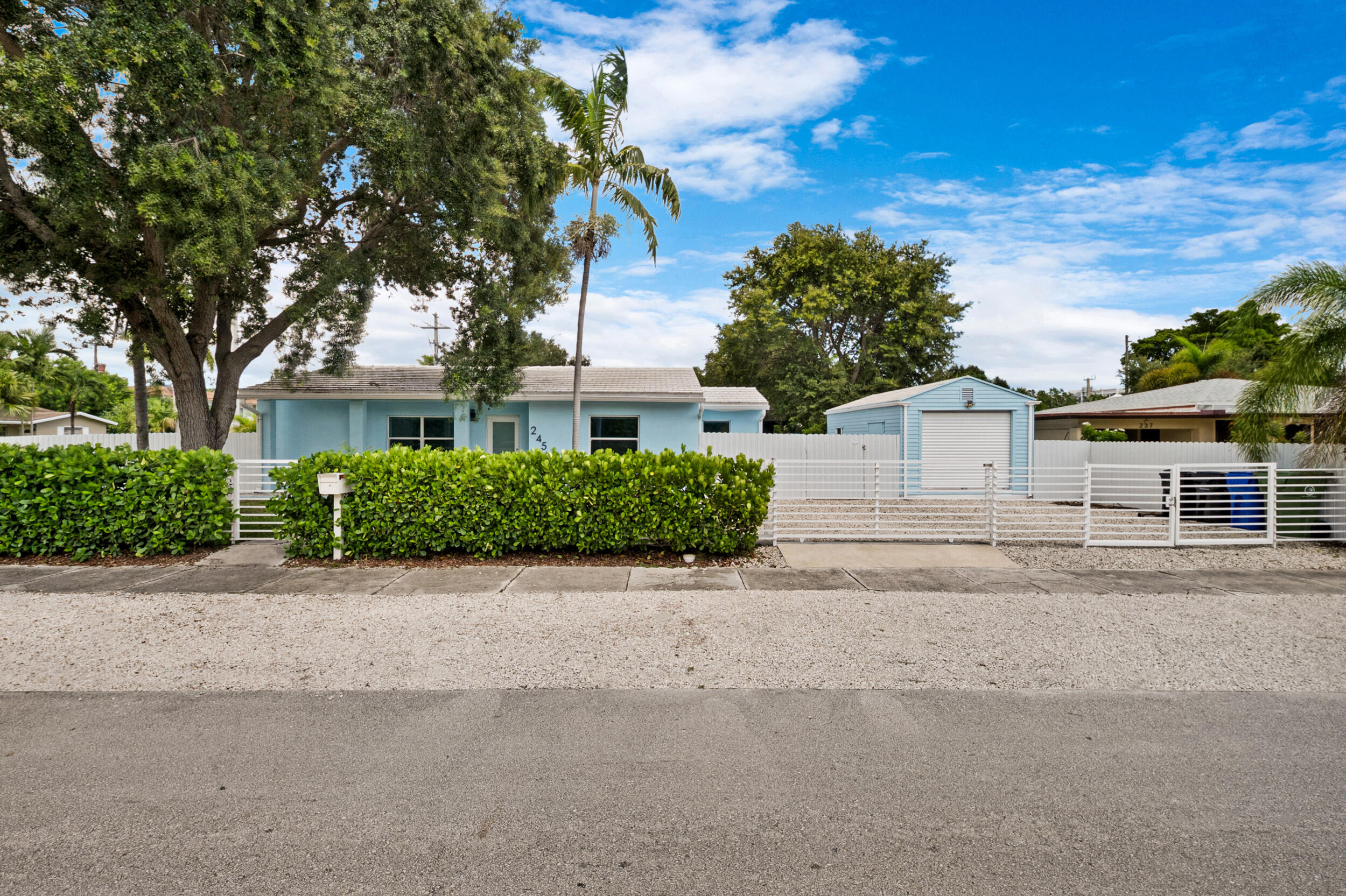 245 SW 20th Street — photo