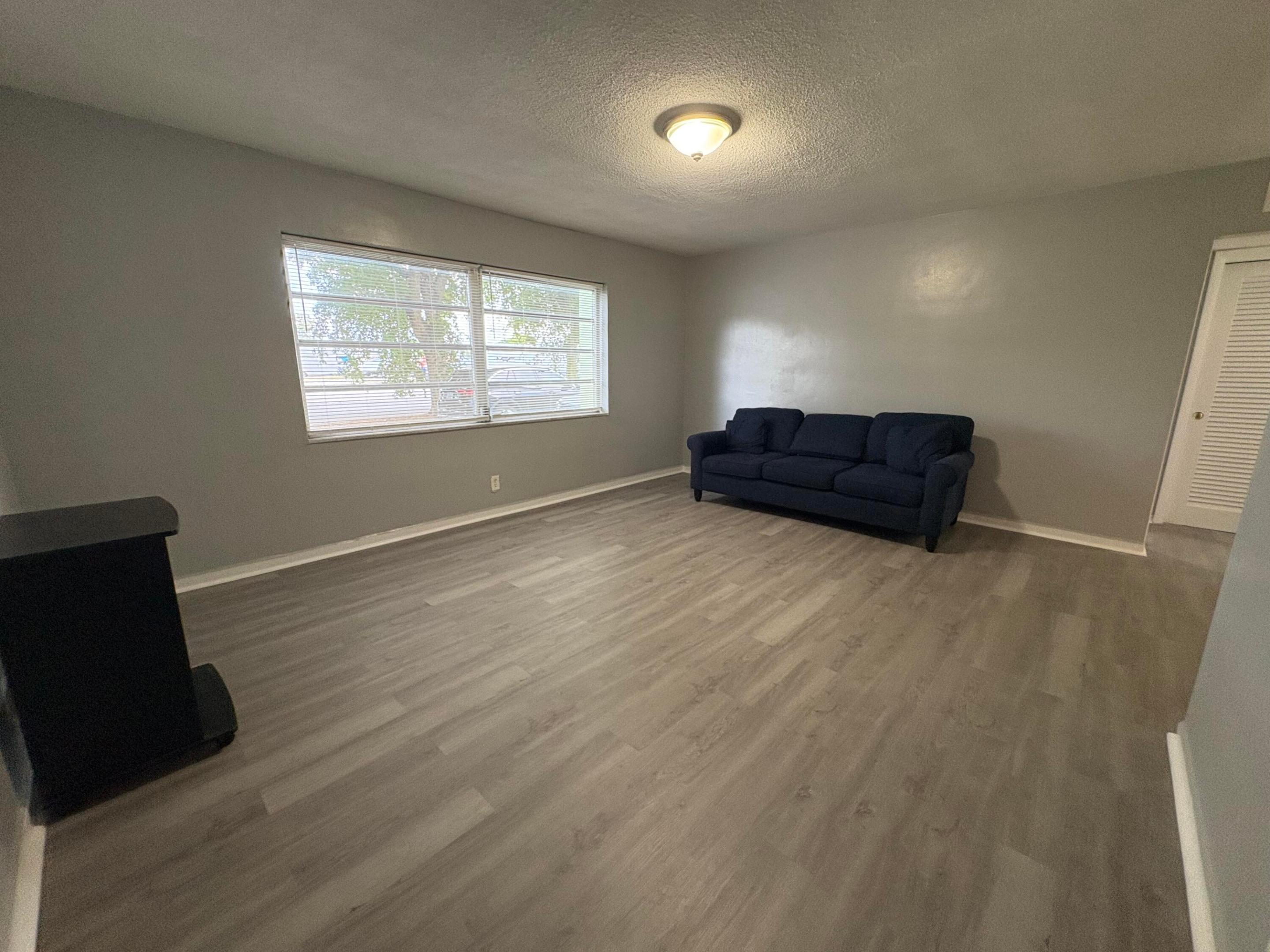 2031 Dewey Street 101 — photo