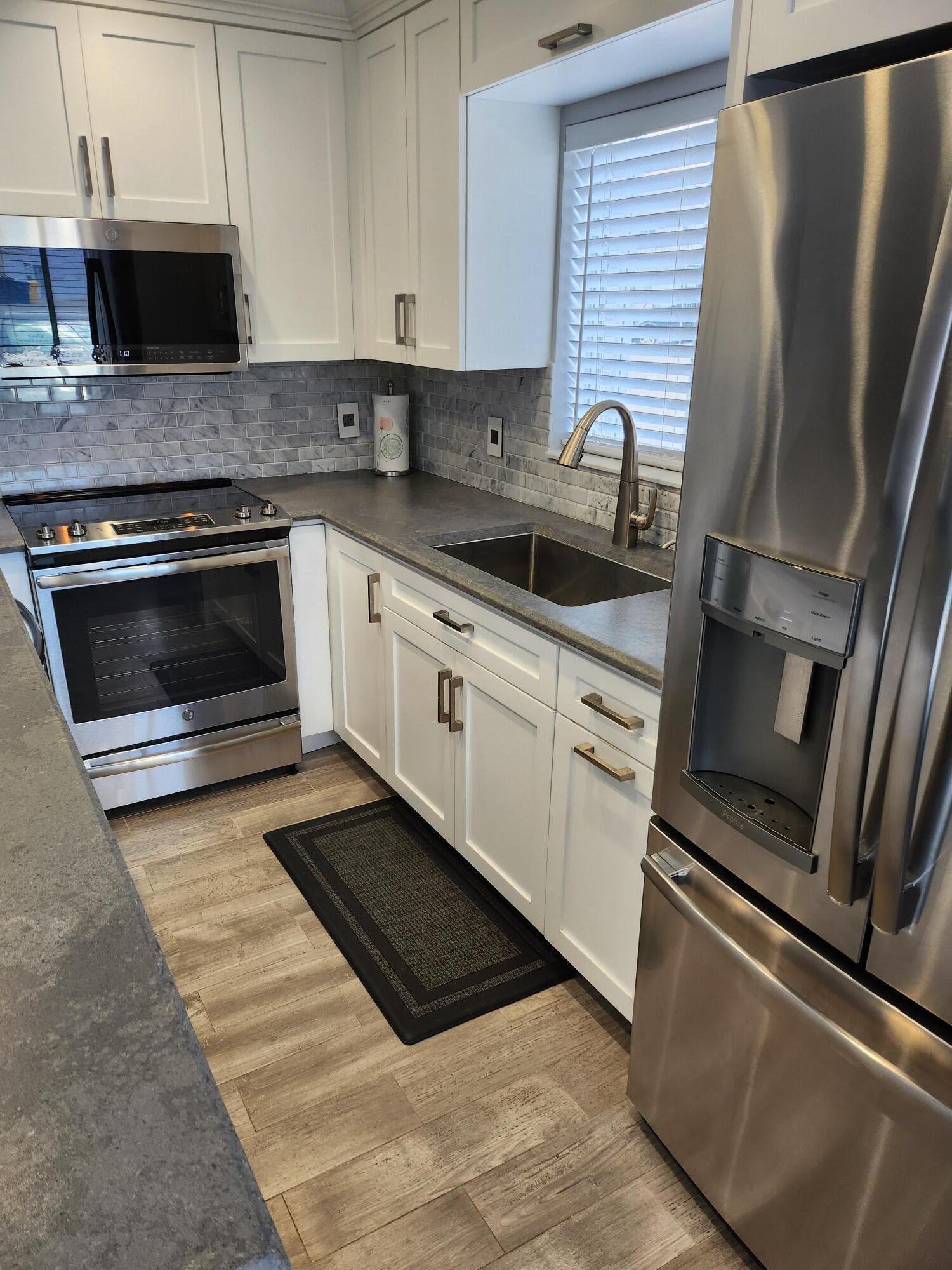 3000 Lake Osborne Drive 111 — photo