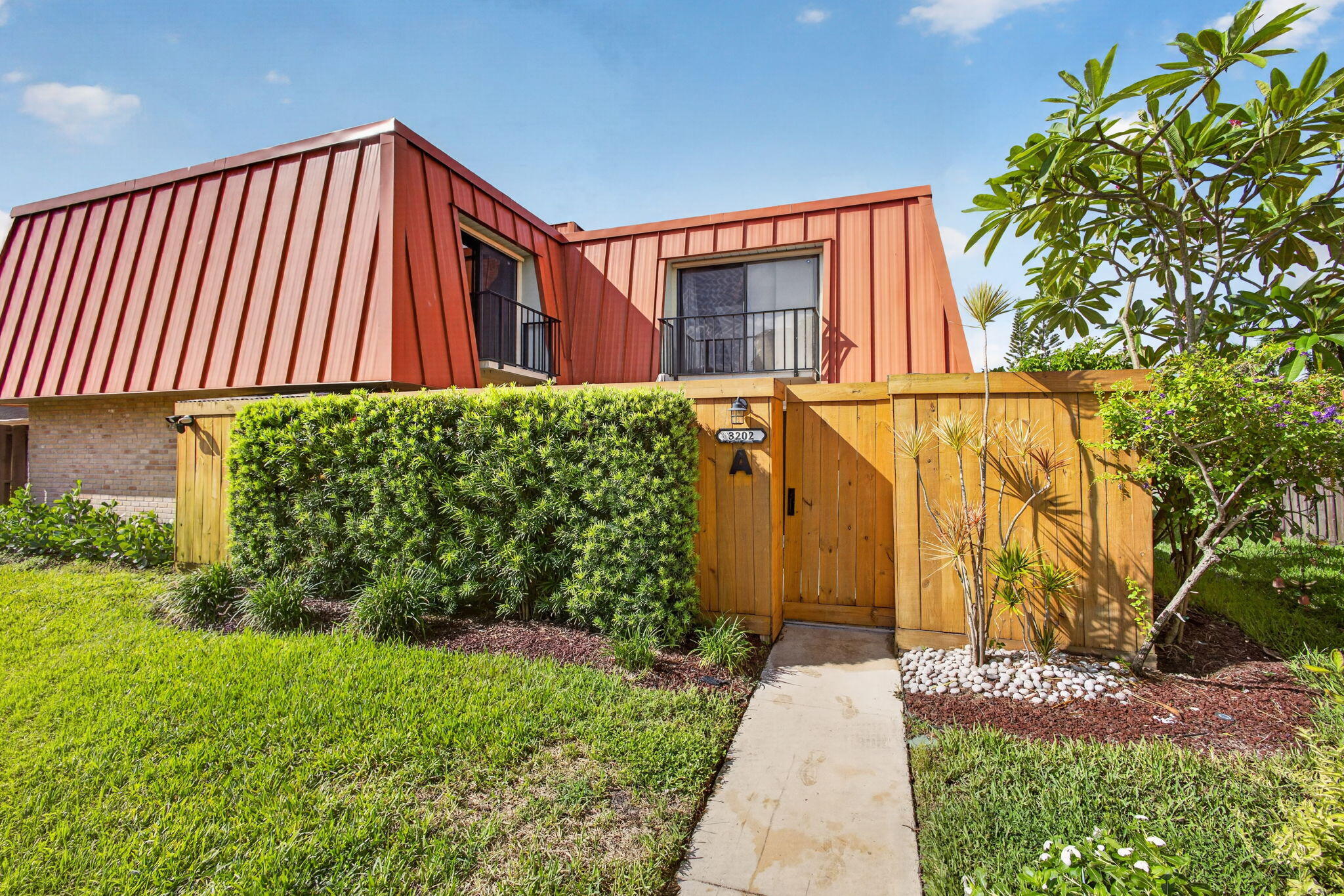 3202 Meridian Way N a — photo