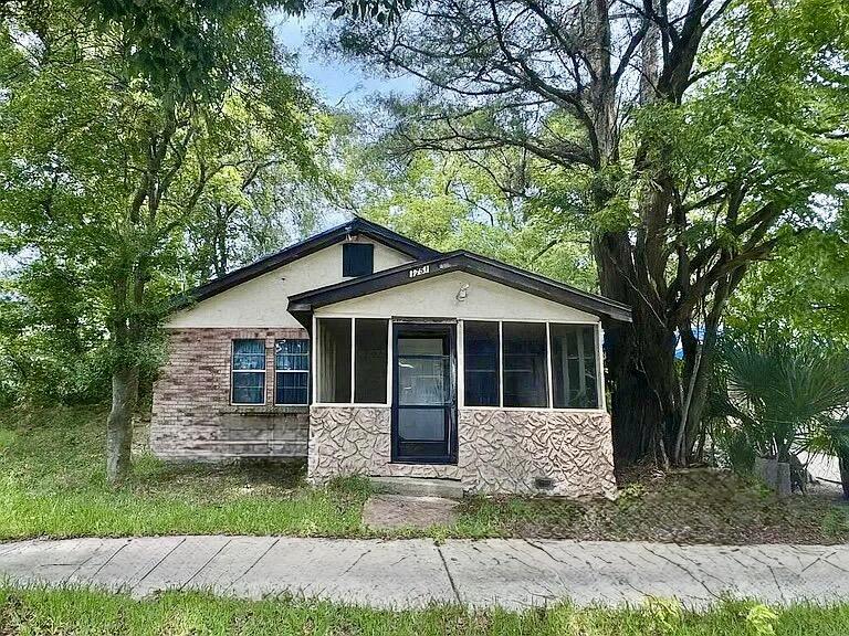 1751 W 20th Street — photo