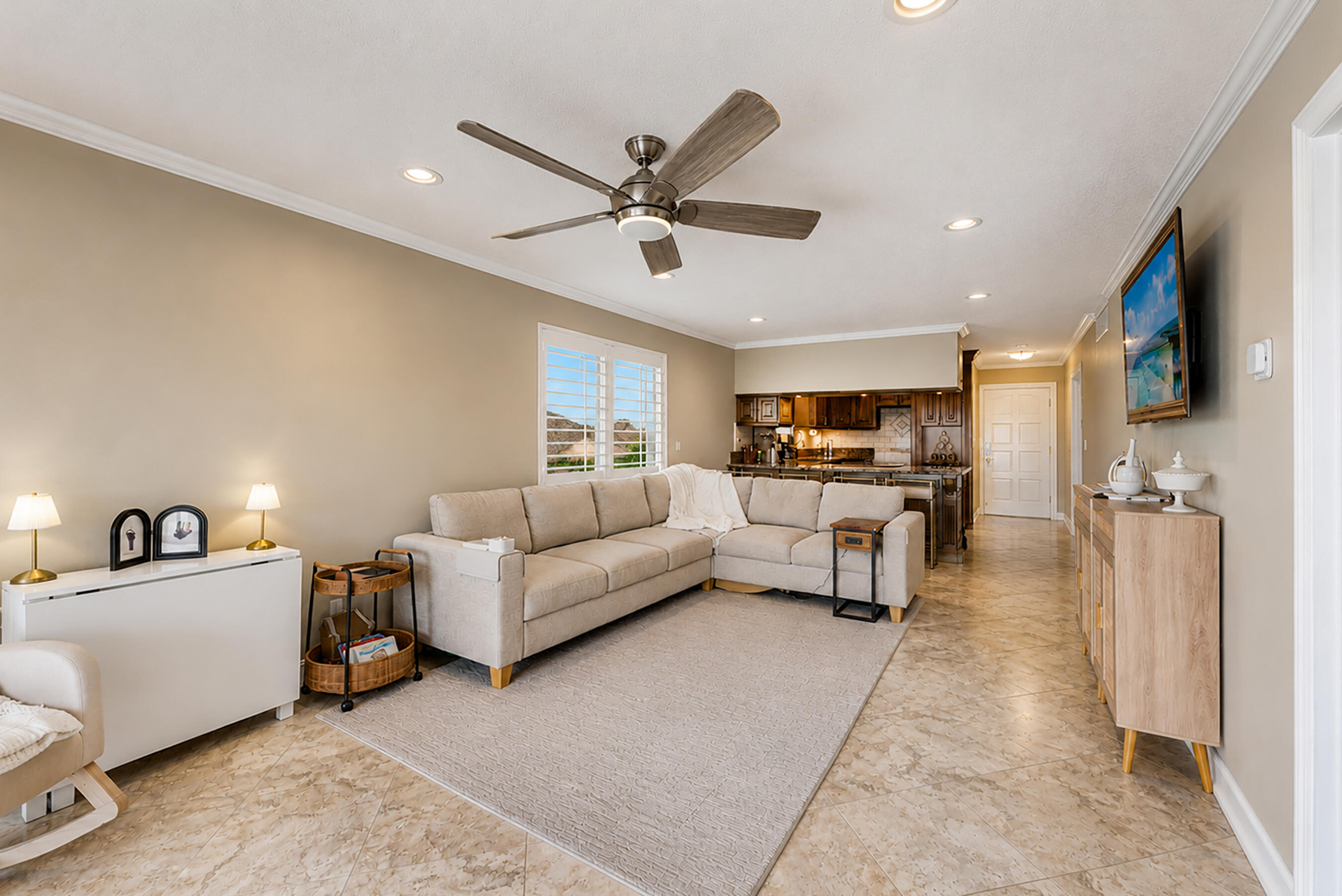 326 Northlake Drive 201 — photo
